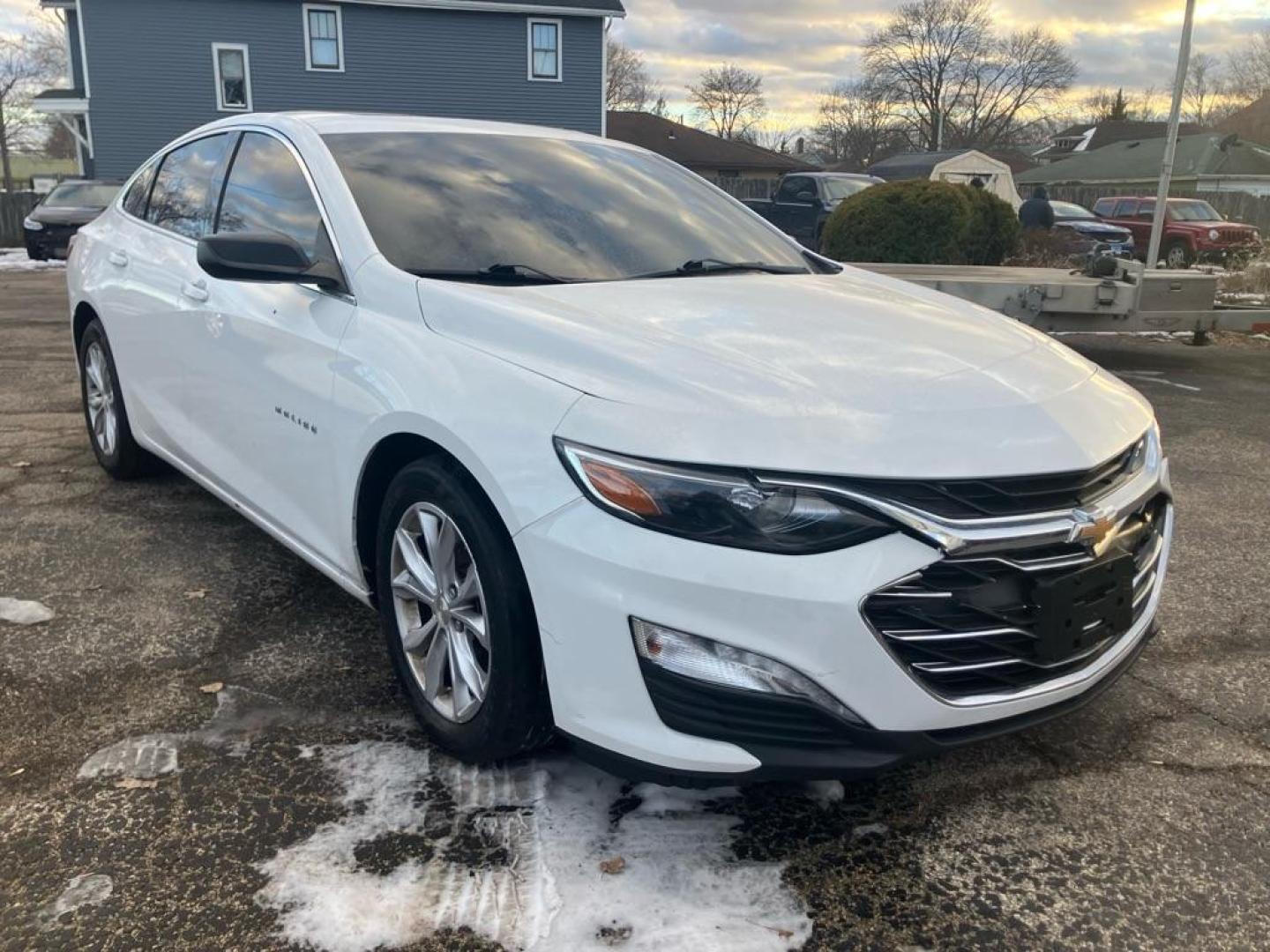 2020 WHITE CHEVROLET MALIBU LT (1G1ZD5ST7LF) with an 1.5L engine, Continuously Variable transmission, located at 1708 Broadway, Rockford, IL, 61104, (815) 397-5010, 42.252522, -89.069359 - Photo#10
