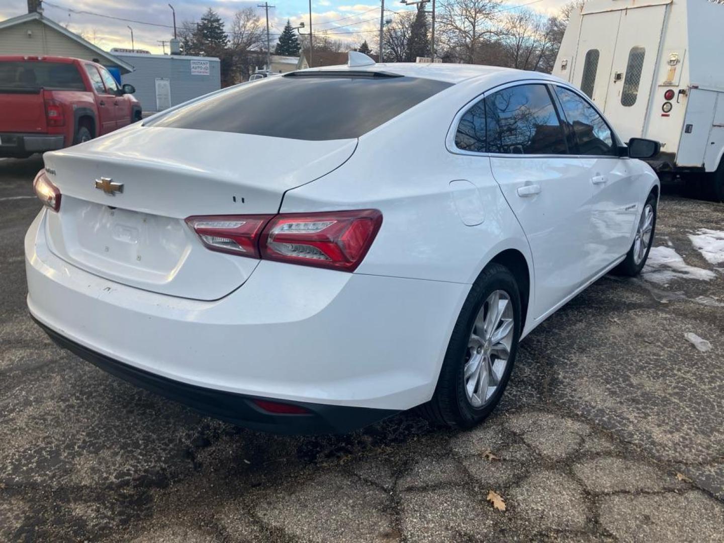 2020 WHITE CHEVROLET MALIBU LT (1G1ZD5ST7LF) with an 1.5L engine, Continuously Variable transmission, located at 1708 Broadway, Rockford, IL, 61104, (815) 397-5010, 42.252522, -89.069359 - Photo#13