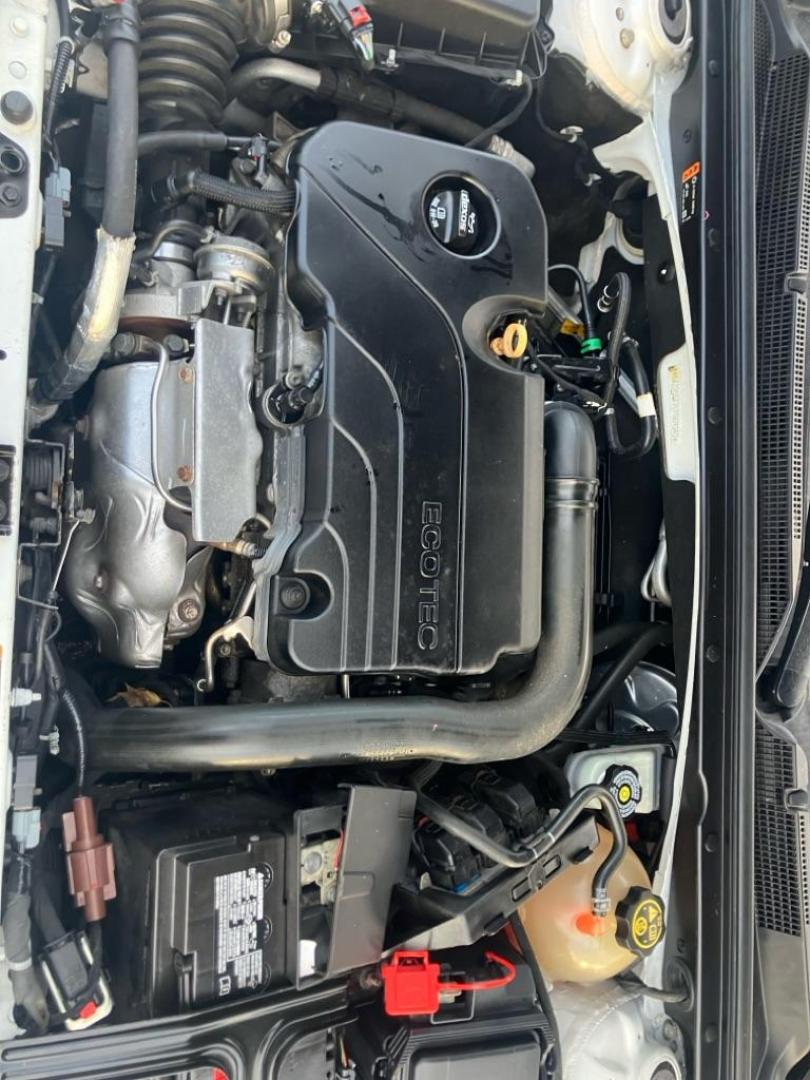 2020 WHITE CHEVROLET MALIBU LT (1G1ZD5ST7LF) with an 1.5L engine, Continuously Variable transmission, located at 1708 Broadway, Rockford, IL, 61104, (815) 397-5010, 42.252522, -89.069359 - Photo#19