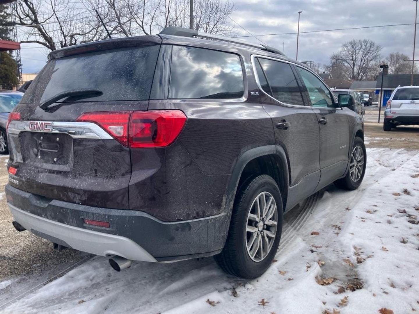 2017 PURPLE GMC ACADIA SLE (1GKKNLLS4HZ) with an 3.6L engine, Automatic transmission, located at 1708 Broadway, Rockford, IL, 61104, (815) 397-5010, 42.252522, -89.069359 - Photo#2