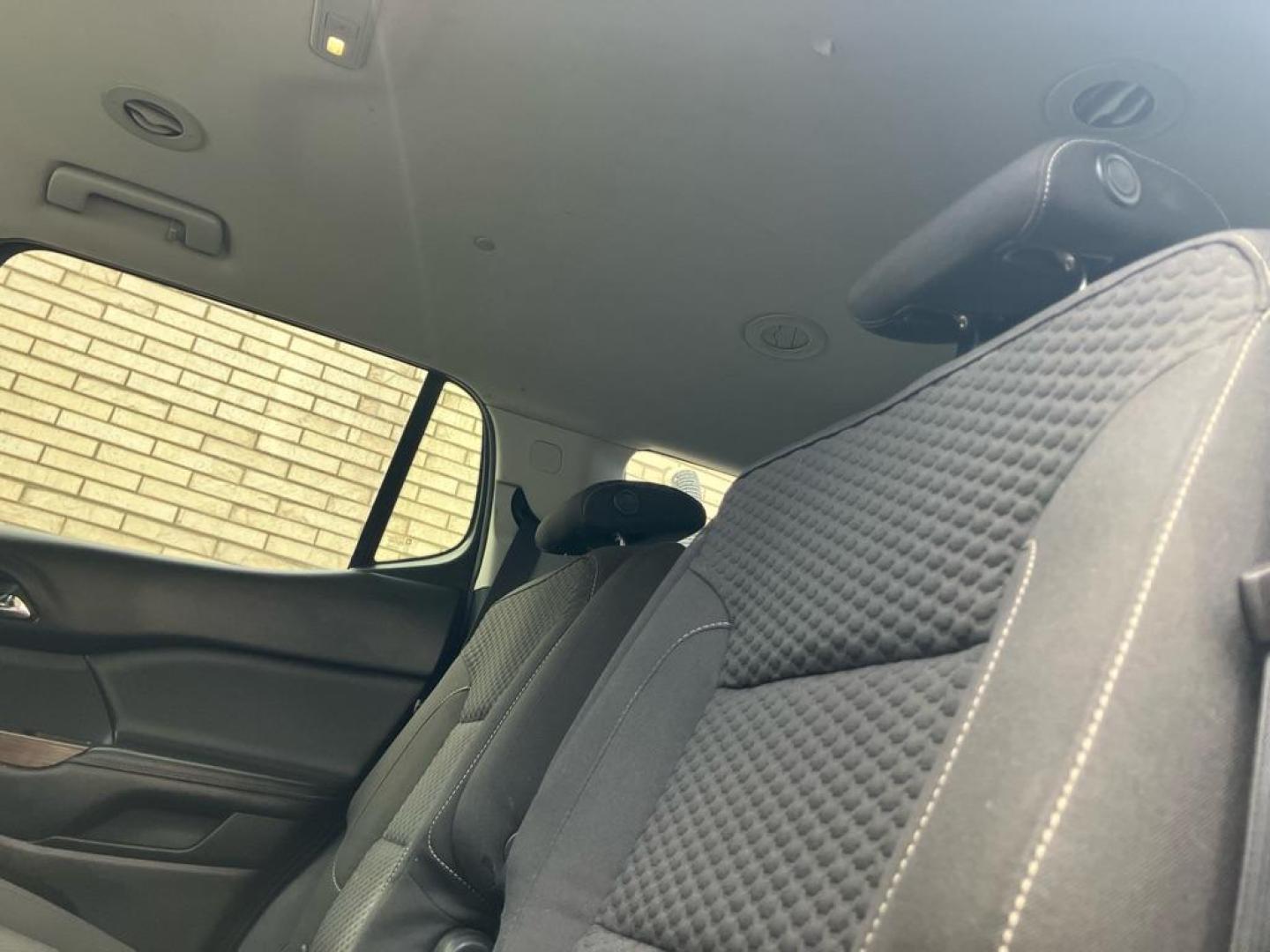 2017 PURPLE GMC ACADIA SLE (1GKKNLLS4HZ) with an 3.6L engine, Automatic transmission, located at 1708 Broadway, Rockford, IL, 61104, (815) 397-5010, 42.252522, -89.069359 - Photo#5