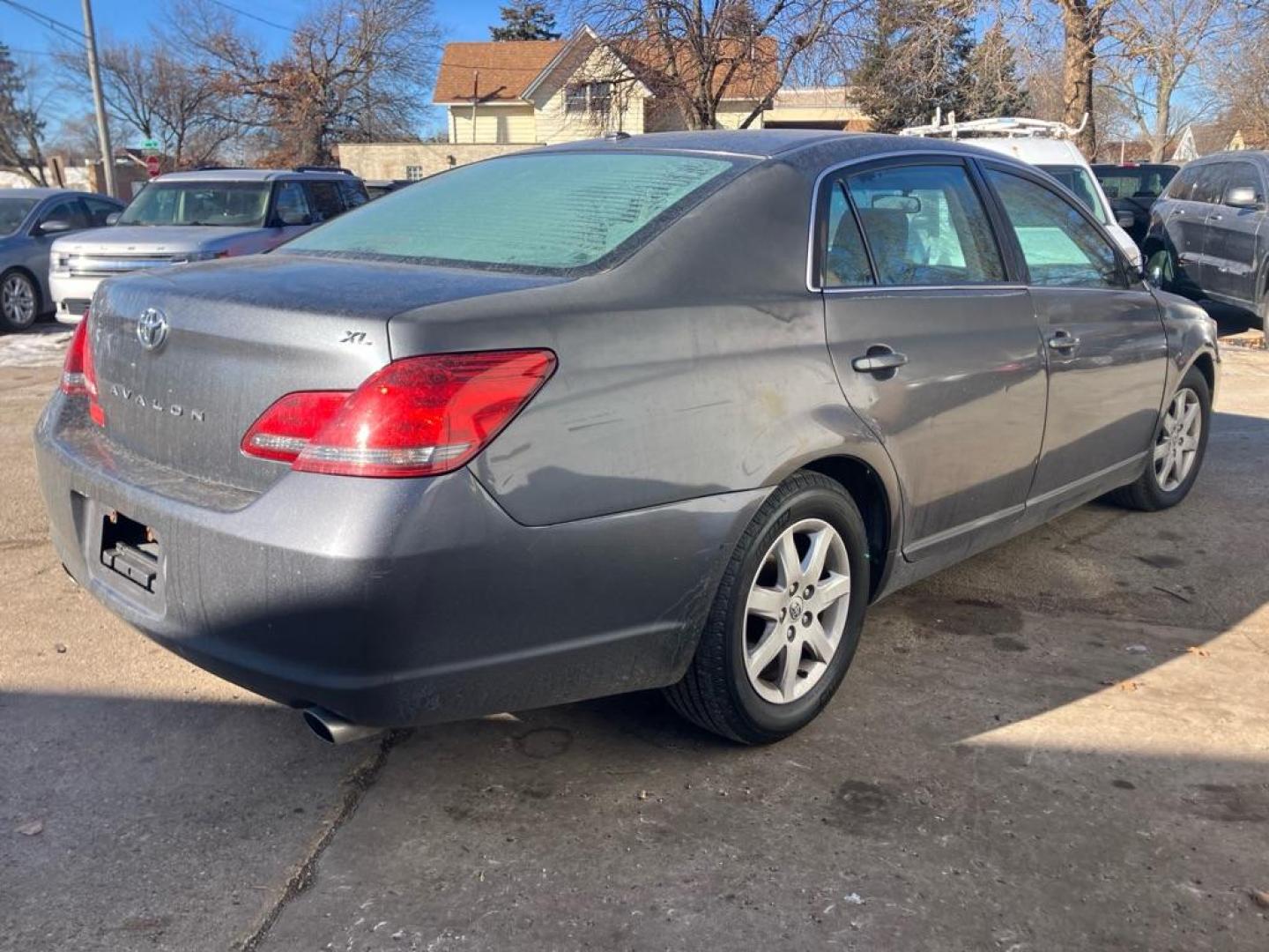 2009 GRAY TOYOTA AVALON XL (4T1BK36B89U) with an 3.5L engine, Automatic transmission, located at 1708 Broadway, Rockford, IL, 61104, (815) 397-5010, 42.252522, -89.069359 - Photo#2