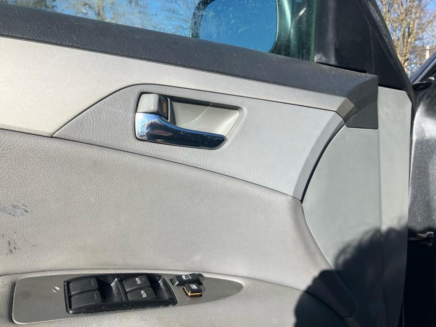 2009 GRAY TOYOTA AVALON XL (4T1BK36B89U) with an 3.5L engine, Automatic transmission, located at 1708 Broadway, Rockford, IL, 61104, (815) 397-5010, 42.252522, -89.069359 - Photo#6