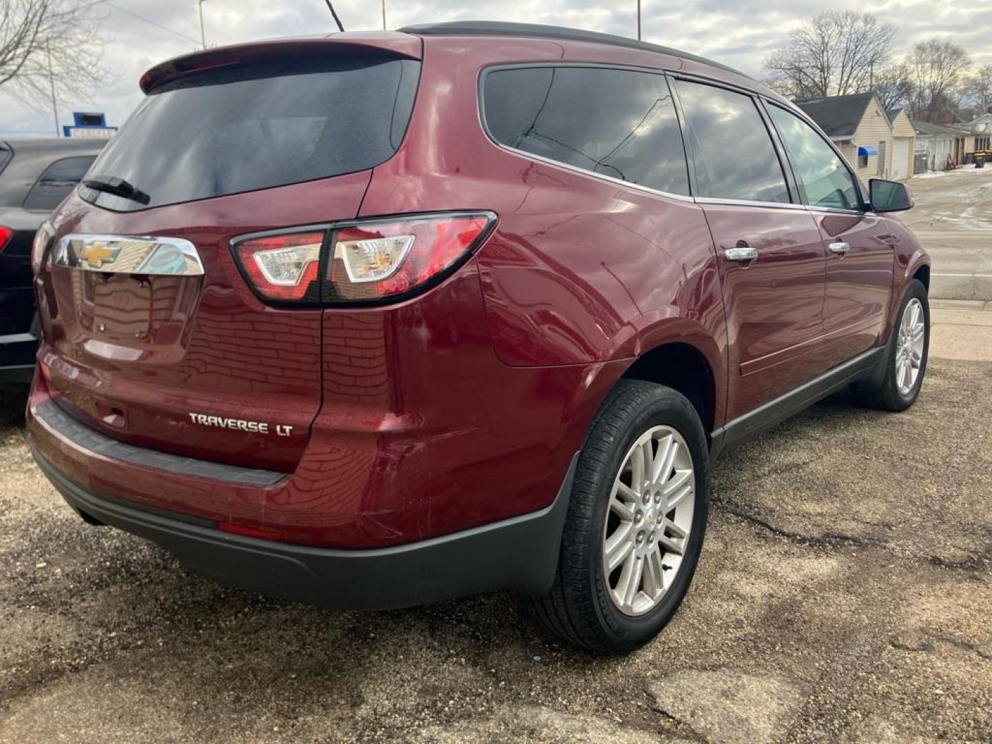2015 RED CHEVROLET TRAVERSE LT (1GNKRGKD9FJ) with an 3.6L engine, Automatic transmission, located at 1708 Broadway, Rockford, IL, 61104, (815) 397-5010, 42.252522, -89.069359 - Photo#2