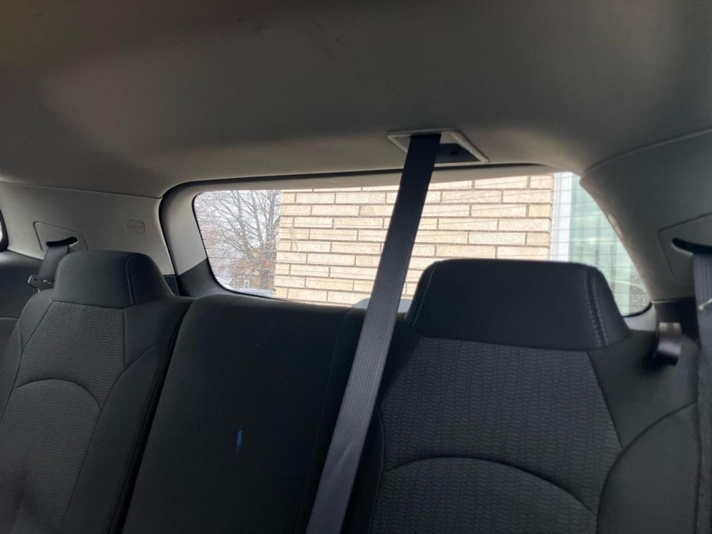 2015 RED CHEVROLET TRAVERSE LT (1GNKRGKD9FJ) with an 3.6L engine, Automatic transmission, located at 1708 Broadway, Rockford, IL, 61104, (815) 397-5010, 42.252522, -89.069359 - Photo#4