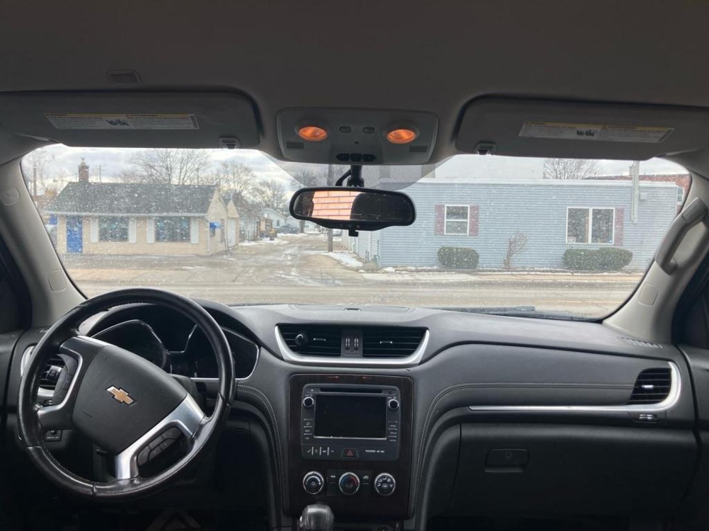 2015 RED CHEVROLET TRAVERSE LT (1GNKRGKD9FJ) with an 3.6L engine, Automatic transmission, located at 1708 Broadway, Rockford, IL, 61104, (815) 397-5010, 42.252522, -89.069359 - Photo#6