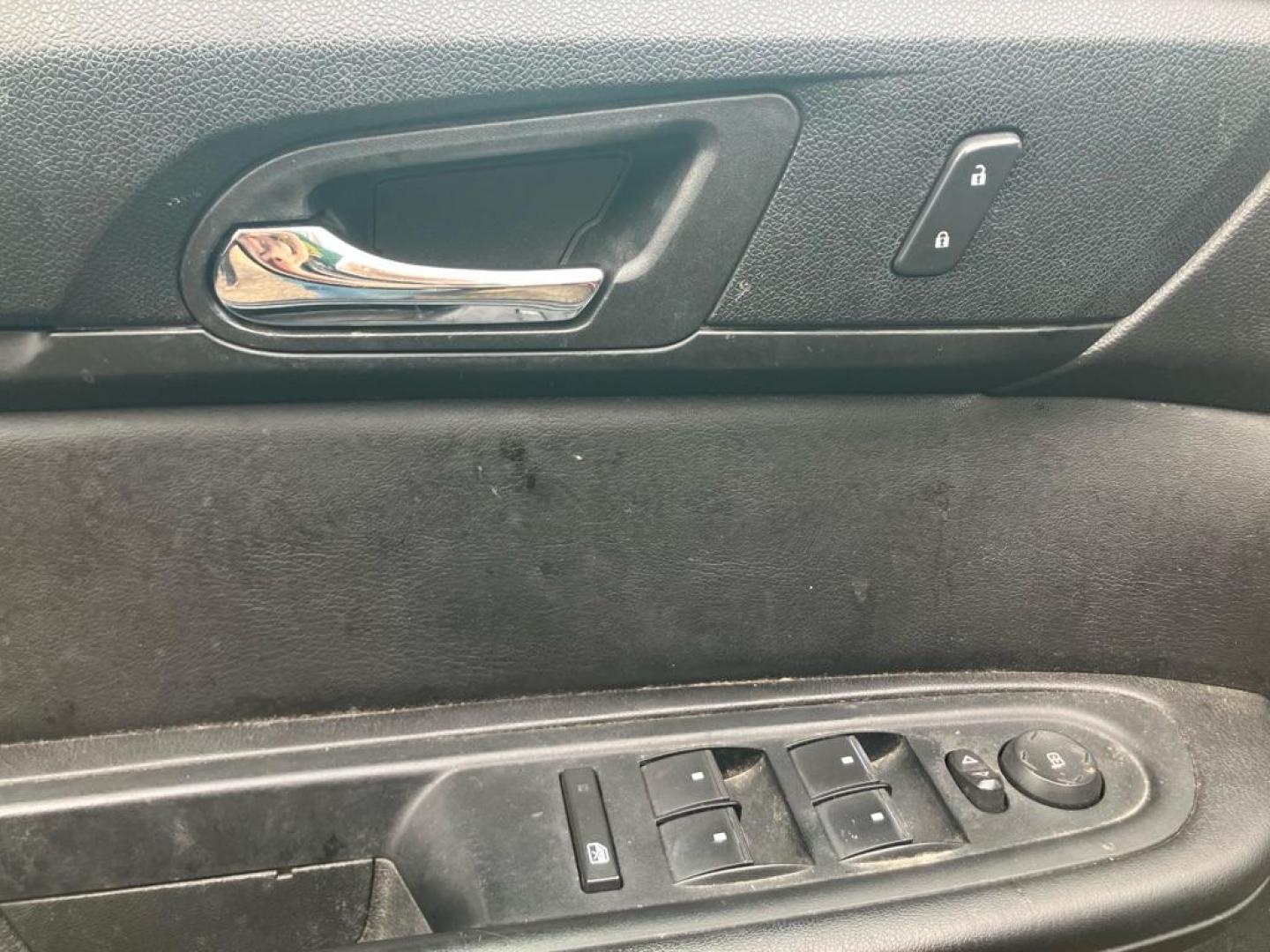 2015 RED CHEVROLET TRAVERSE LT (1GNKRGKD9FJ) with an 3.6L engine, Automatic transmission, located at 1708 Broadway, Rockford, IL, 61104, (815) 397-5010, 42.252522, -89.069359 - Photo#7