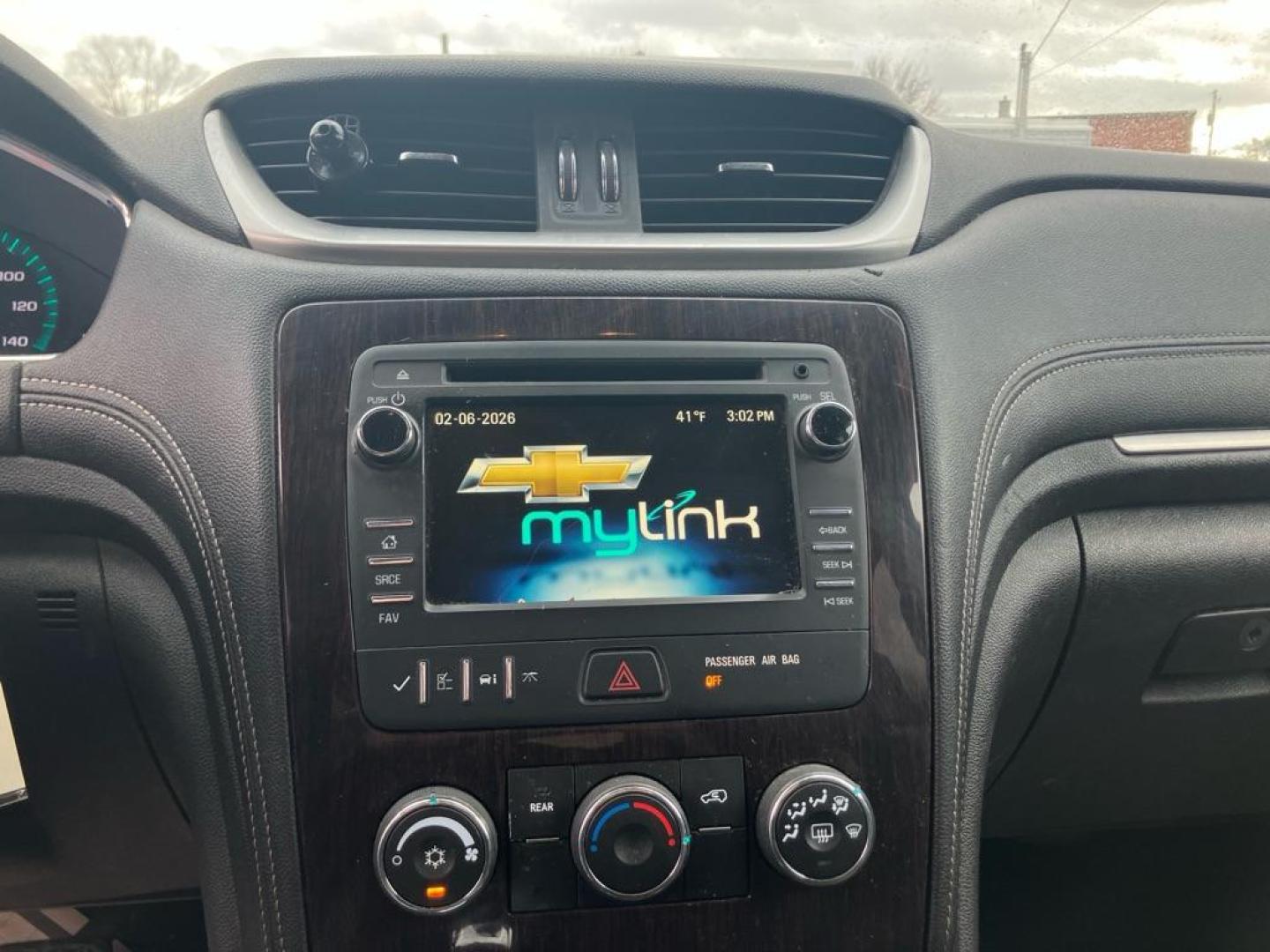 2015 RED CHEVROLET TRAVERSE LT (1GNKRGKD9FJ) with an 3.6L engine, Automatic transmission, located at 1708 Broadway, Rockford, IL, 61104, (815) 397-5010, 42.252522, -89.069359 - Photo#9