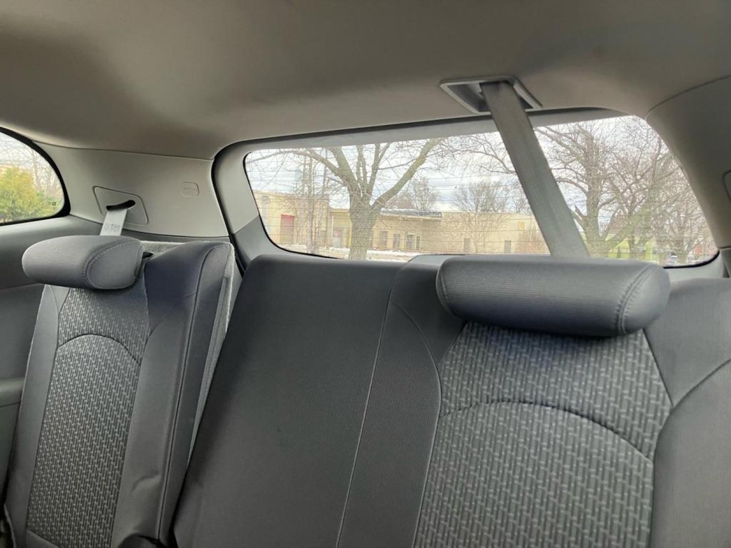 2012 WHITE CHEVROLET TRAVERSE LT (1GNKRGED7CJ) with an 3.6L engine, Automatic transmission, located at 1708 Broadway, Rockford, IL, 61104, (815) 397-5010, 42.252522, -89.069359 - Photo#4