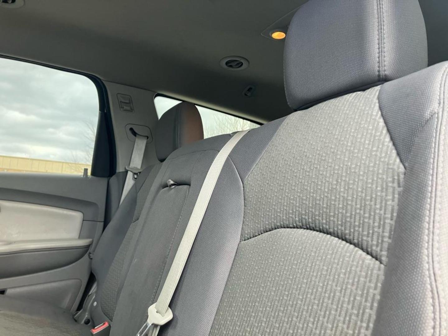 2012 WHITE CHEVROLET TRAVERSE LT (1GNKRGED7CJ) with an 3.6L engine, Automatic transmission, located at 1708 Broadway, Rockford, IL, 61104, (815) 397-5010, 42.252522, -89.069359 - Photo#5