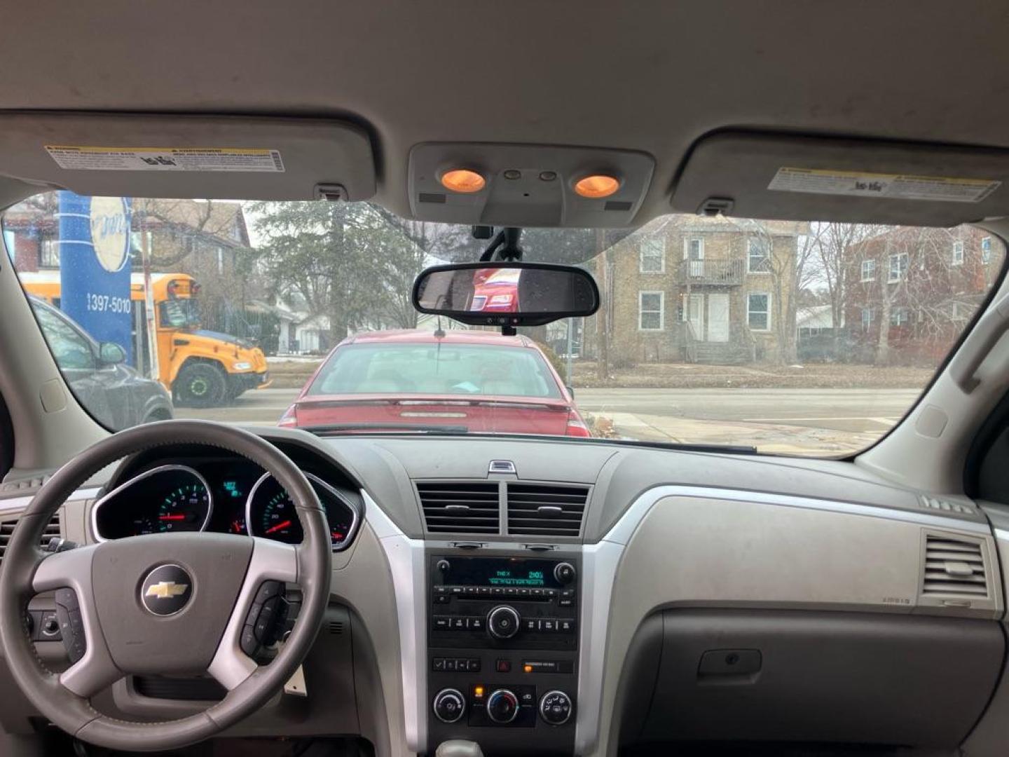 2012 WHITE CHEVROLET TRAVERSE LT (1GNKRGED7CJ) with an 3.6L engine, Automatic transmission, located at 1708 Broadway, Rockford, IL, 61104, (815) 397-5010, 42.252522, -89.069359 - Photo#6