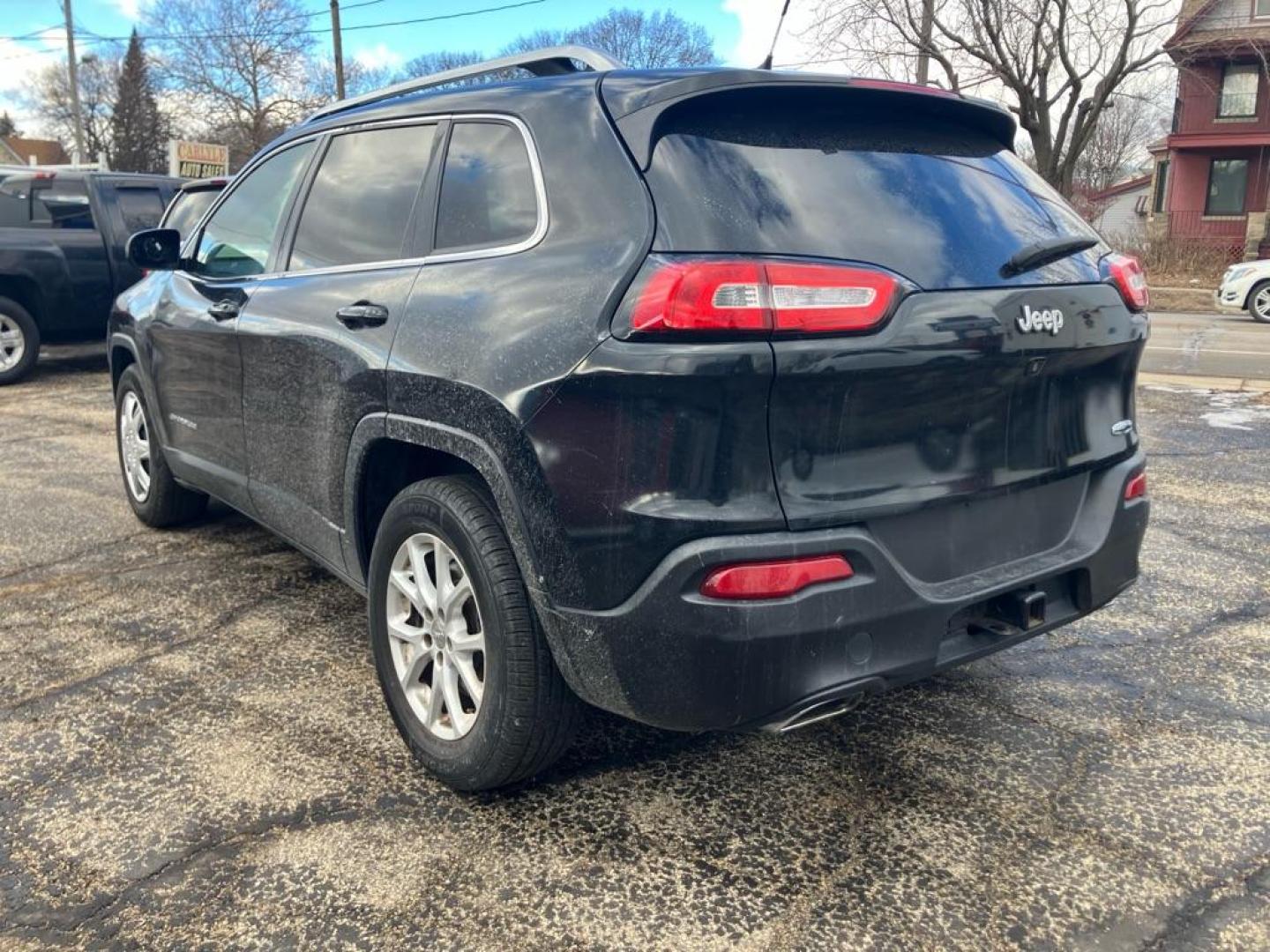2015 BLACK JEEP CHEROKEE LATITUDE (1C4PJMCS1FW) with an 3.2L engine, Automatic transmission, located at 1708 Broadway, Rockford, IL, 61104, (815) 397-5010, 42.252522, -89.069359 - Photo#3