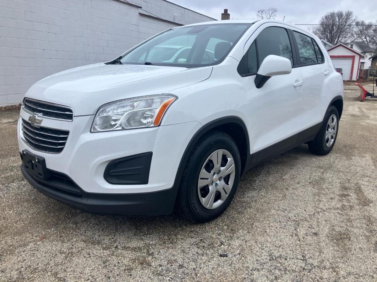 2016 WHITE CHEVROLET TRAX LS (KL7CJKSB6GB) with an 1.4L engine, Automatic transmission, located at 1708 Broadway, Rockford, IL, 61104, (815) 397-5010, 42.252522, -89.069359 - Photo#0