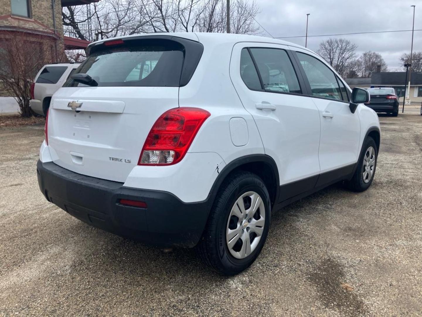 2016 WHITE CHEVROLET TRAX LS (KL7CJKSB6GB) with an 1.4L engine, Automatic transmission, located at 1708 Broadway, Rockford, IL, 61104, (815) 397-5010, 42.252522, -89.069359 - Photo#2