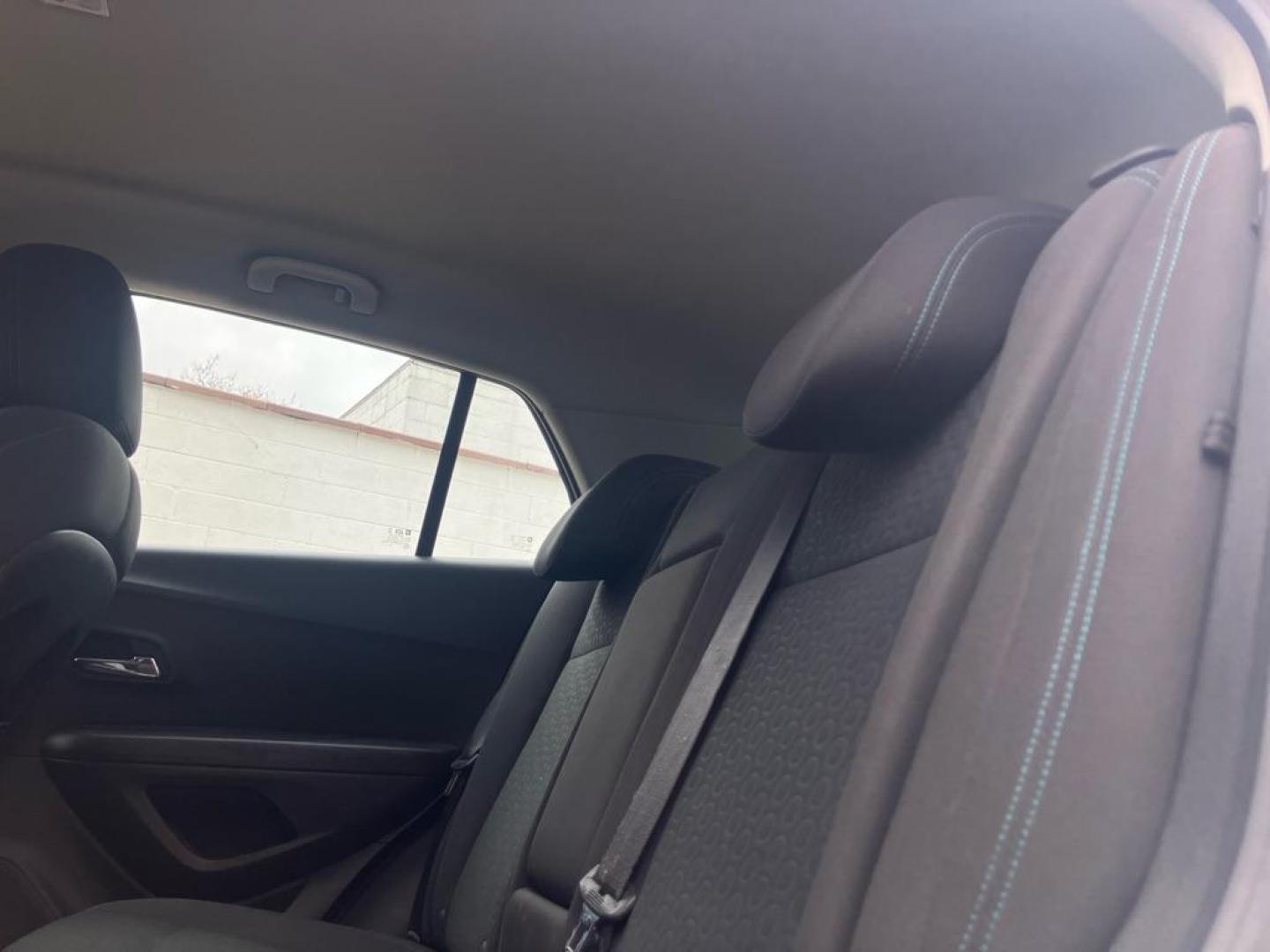 2016 WHITE CHEVROLET TRAX LS (KL7CJKSB6GB) with an 1.4L engine, Automatic transmission, located at 1708 Broadway, Rockford, IL, 61104, (815) 397-5010, 42.252522, -89.069359 - Photo#4