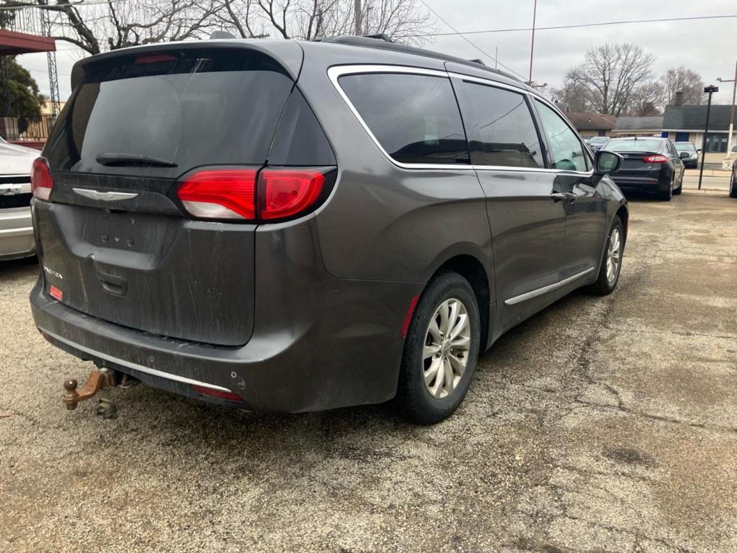 2017 GRAY CHRYSLER PACIFICA TOURING L (2C4RC1BG6HR) with an 3.6L engine, Automatic transmission, located at 1708 Broadway, Rockford, IL, 61104, (815) 397-5010, 42.252522, -89.069359 - Photo#2