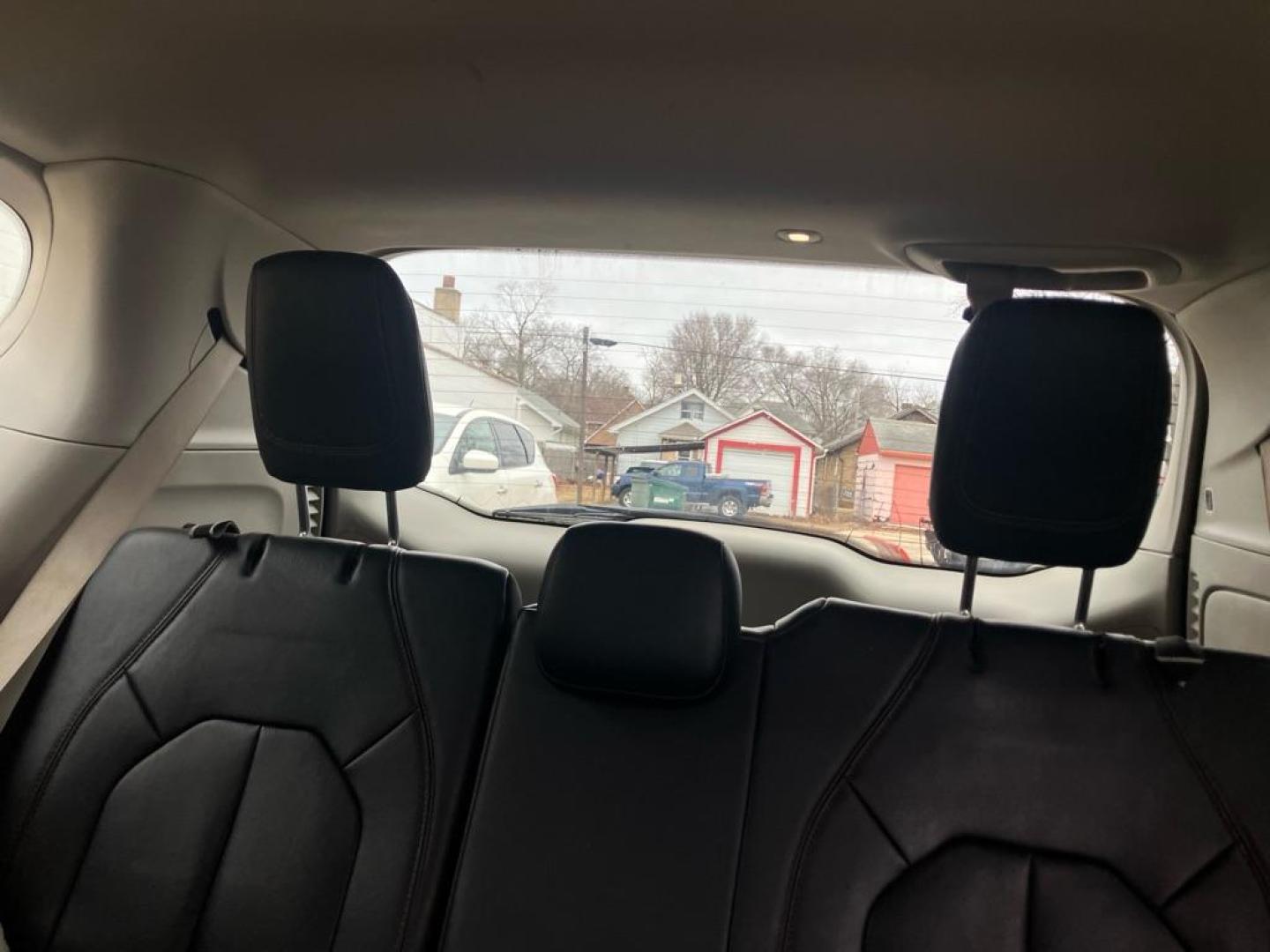 2017 GRAY CHRYSLER PACIFICA TOURING L (2C4RC1BG6HR) with an 3.6L engine, Automatic transmission, located at 1708 Broadway, Rockford, IL, 61104, (815) 397-5010, 42.252522, -89.069359 - Photo#4