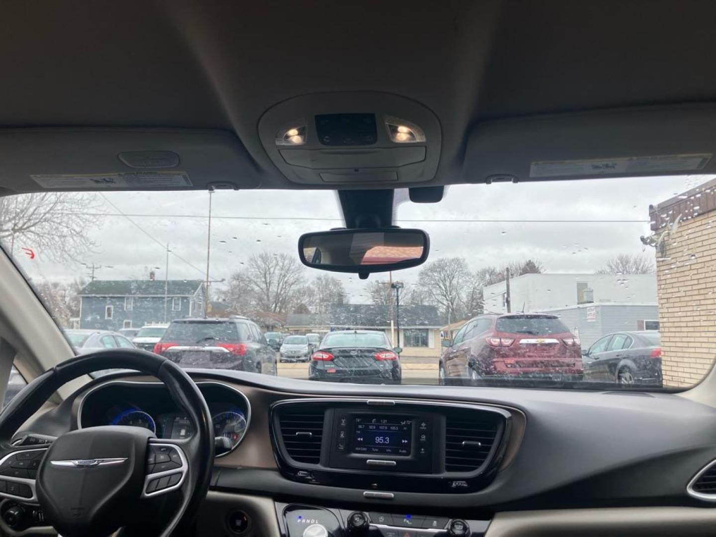 2017 GRAY CHRYSLER PACIFICA TOURING L (2C4RC1BG6HR) with an 3.6L engine, Automatic transmission, located at 1708 Broadway, Rockford, IL, 61104, (815) 397-5010, 42.252522, -89.069359 - Photo#6