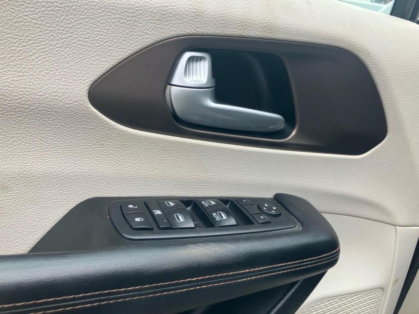 2017 GRAY CHRYSLER PACIFICA TOURING L (2C4RC1BG6HR) with an 3.6L engine, Automatic transmission, located at 1708 Broadway, Rockford, IL, 61104, (815) 397-5010, 42.252522, -89.069359 - Photo#7