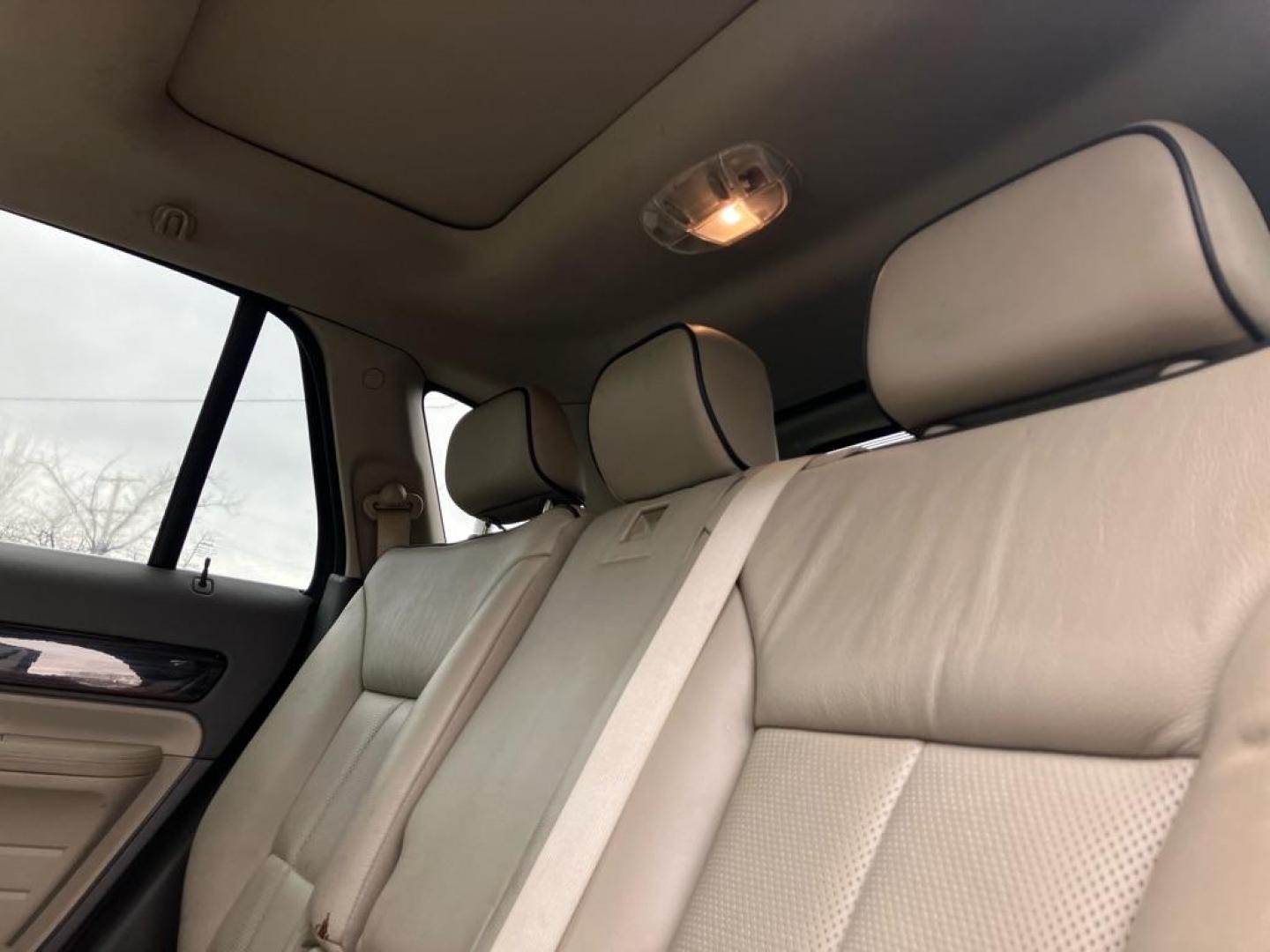 2010 GRAY LINCOLN MKX (2LMDJ8JC4AB) with an 3.5L engine, Automatic transmission, located at 1708 Broadway, Rockford, IL, 61104, (815) 397-5010, 42.252522, -89.069359 - Photo#4