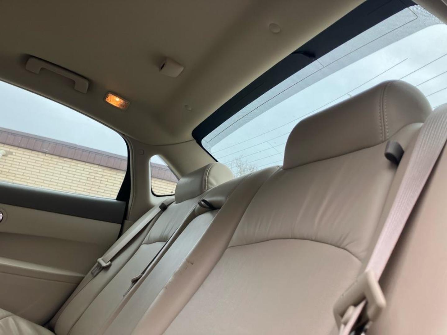 2005 WHITE BUICK LACROSSE CXL (2G4WD532951) with an 3.8L engine, Automatic transmission, located at 1708 Broadway, Rockford, IL, 61104, (815) 397-5010, 42.252522, -89.069359 - Photo#4