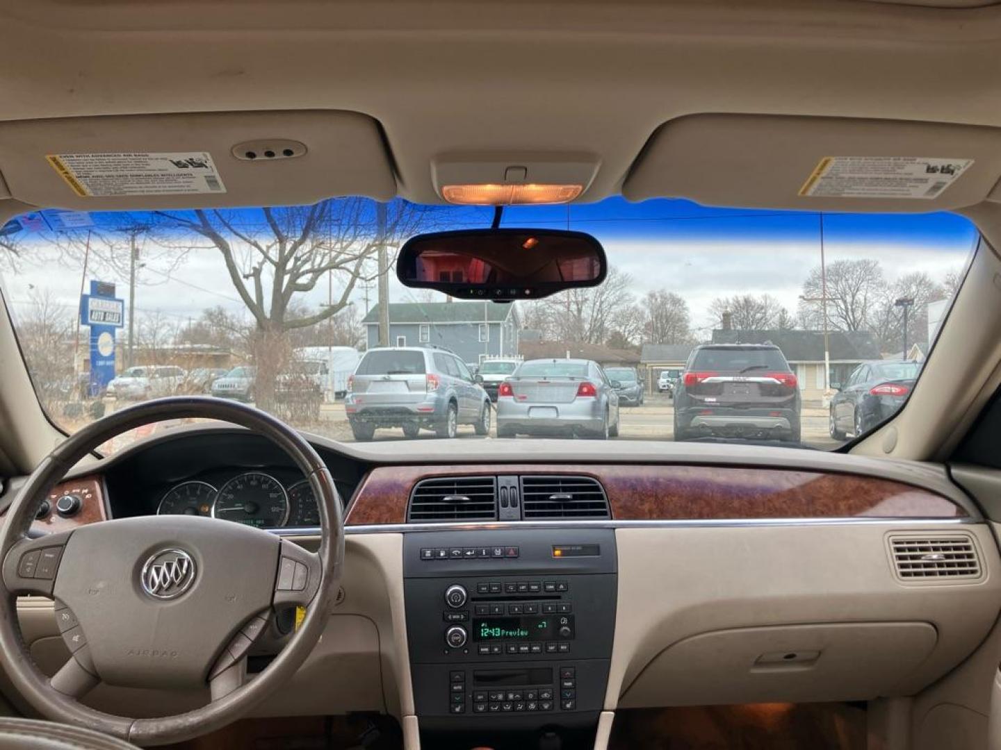 2005 WHITE BUICK LACROSSE CXL (2G4WD532951) with an 3.8L engine, Automatic transmission, located at 1708 Broadway, Rockford, IL, 61104, (815) 397-5010, 42.252522, -89.069359 - Photo#5