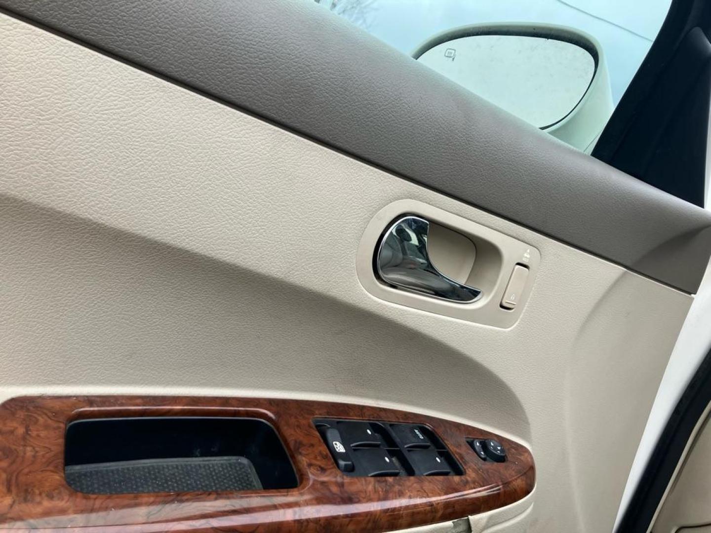 2005 WHITE BUICK LACROSSE CXL (2G4WD532951) with an 3.8L engine, Automatic transmission, located at 1708 Broadway, Rockford, IL, 61104, (815) 397-5010, 42.252522, -89.069359 - Photo#6