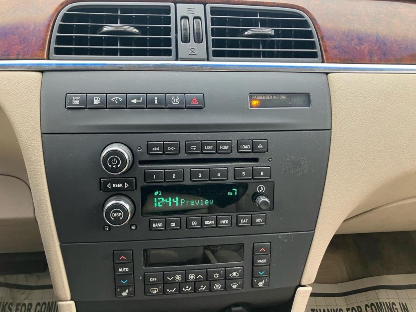 2005 WHITE BUICK LACROSSE CXL (2G4WD532951) with an 3.8L engine, Automatic transmission, located at 1708 Broadway, Rockford, IL, 61104, (815) 397-5010, 42.252522, -89.069359 - Photo#8