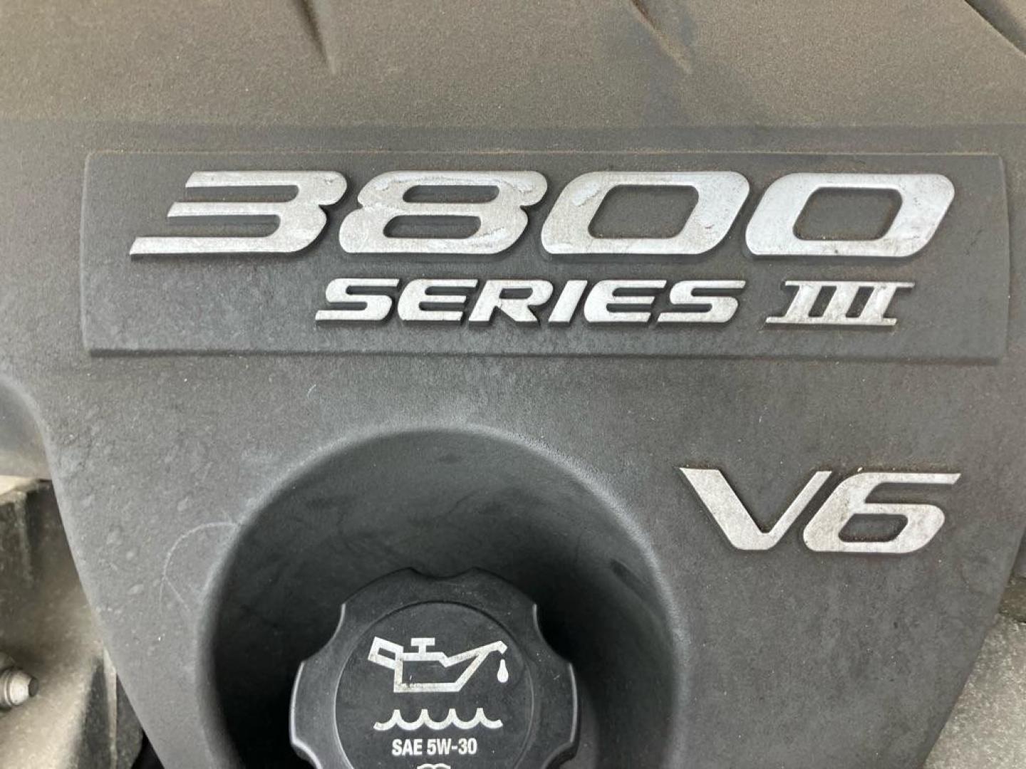 2005 WHITE BUICK LACROSSE CXL (2G4WD532951) with an 3.8L engine, Automatic transmission, located at 1708 Broadway, Rockford, IL, 61104, (815) 397-5010, 42.252522, -89.069359 - Photo#9