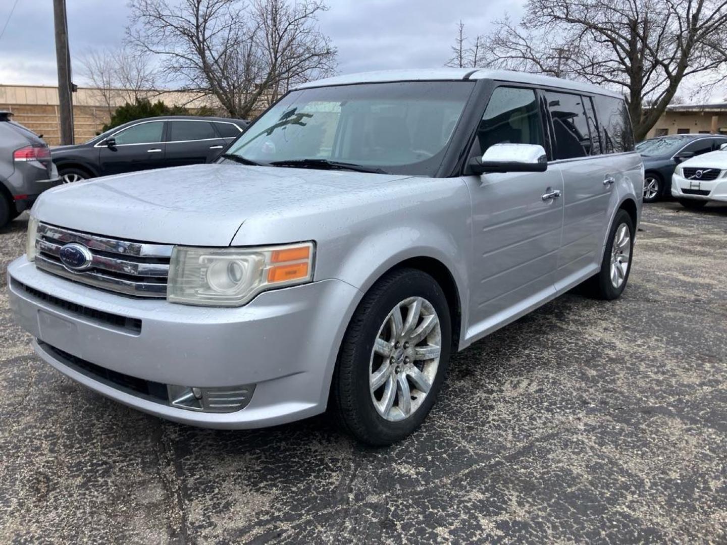 2009 SILVER FORD FLEX LIMITED (2FMEK63C99B) with an 3.5L engine, Automatic transmission, located at 1708 Broadway, Rockford, IL, 61104, (815) 397-5010, 42.252522, -89.069359 - Photo#1