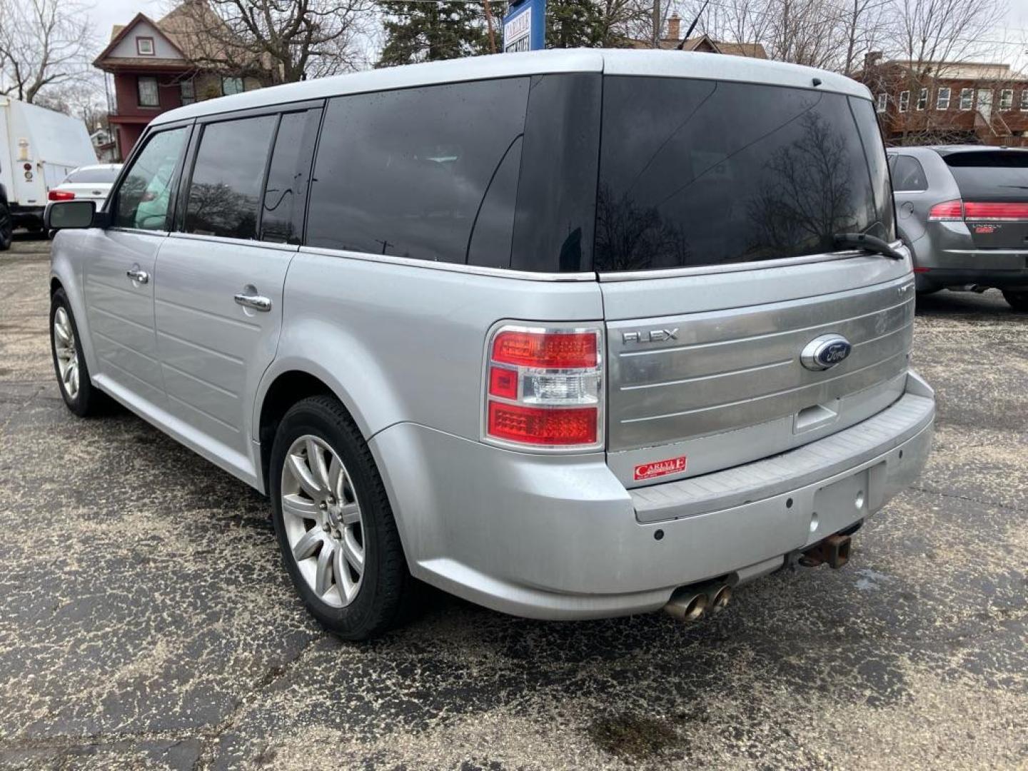 2009 SILVER FORD FLEX LIMITED (2FMEK63C99B) with an 3.5L engine, Automatic transmission, located at 1708 Broadway, Rockford, IL, 61104, (815) 397-5010, 42.252522, -89.069359 - Photo#3
