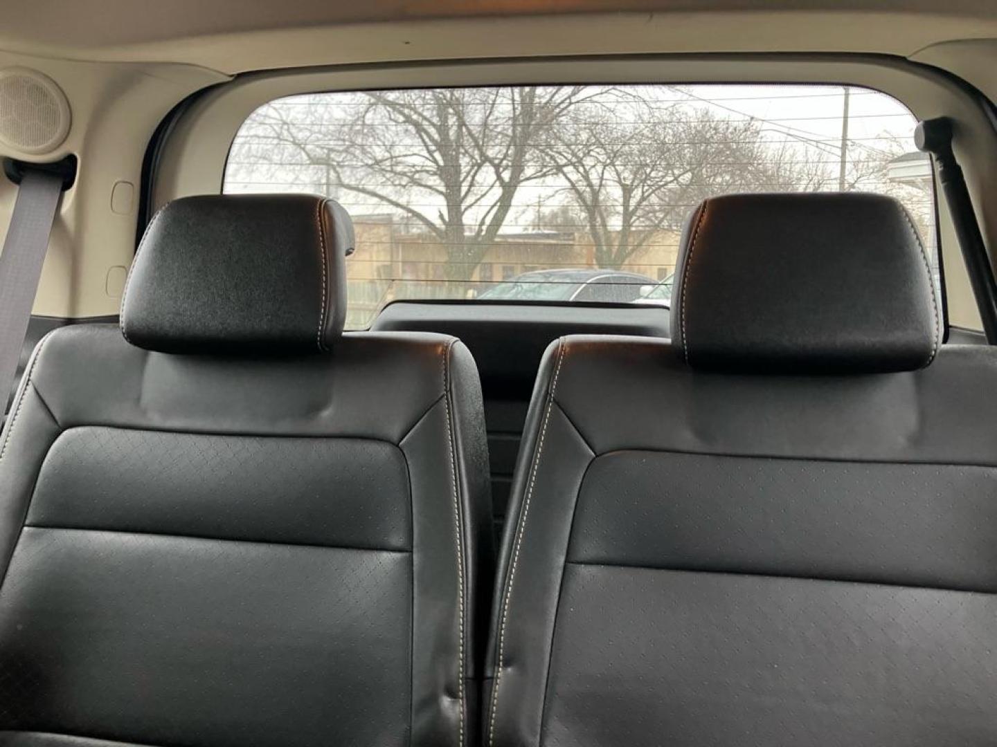 2009 SILVER FORD FLEX LIMITED (2FMEK63C99B) with an 3.5L engine, Automatic transmission, located at 1708 Broadway, Rockford, IL, 61104, (815) 397-5010, 42.252522, -89.069359 - Photo#4