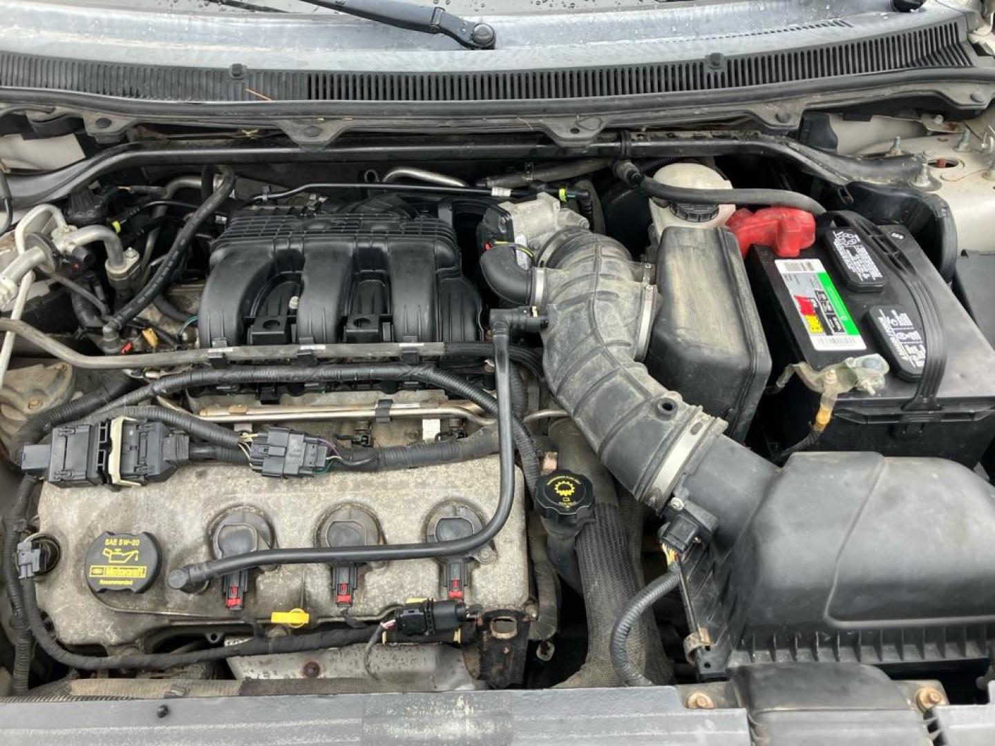 2009 SILVER FORD FLEX LIMITED (2FMEK63C99B) with an 3.5L engine, Automatic transmission, located at 1708 Broadway, Rockford, IL, 61104, (815) 397-5010, 42.252522, -89.069359 - Photo#10