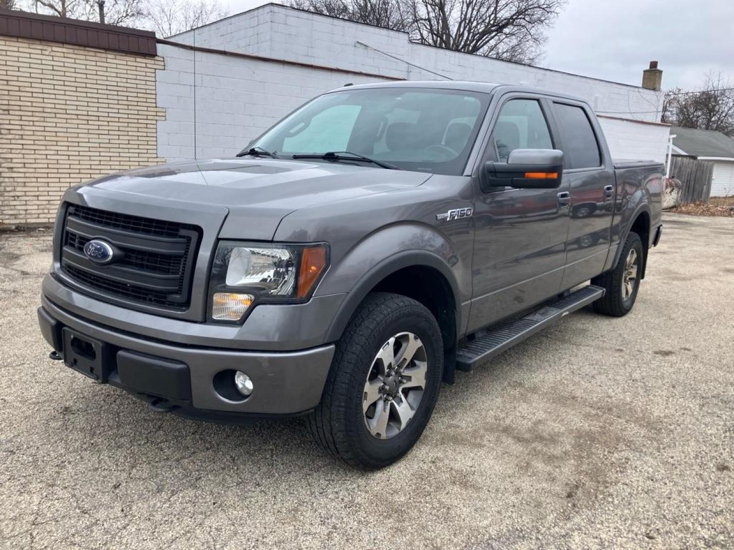 2014 GRAY FORD F150 SUPERCREW (1FTFW1EF0EF) with an 5.0L engine, Automatic transmission, located at 1708 Broadway, Rockford, IL, 61104, (815) 397-5010, 42.252522, -89.069359 - Photo#0