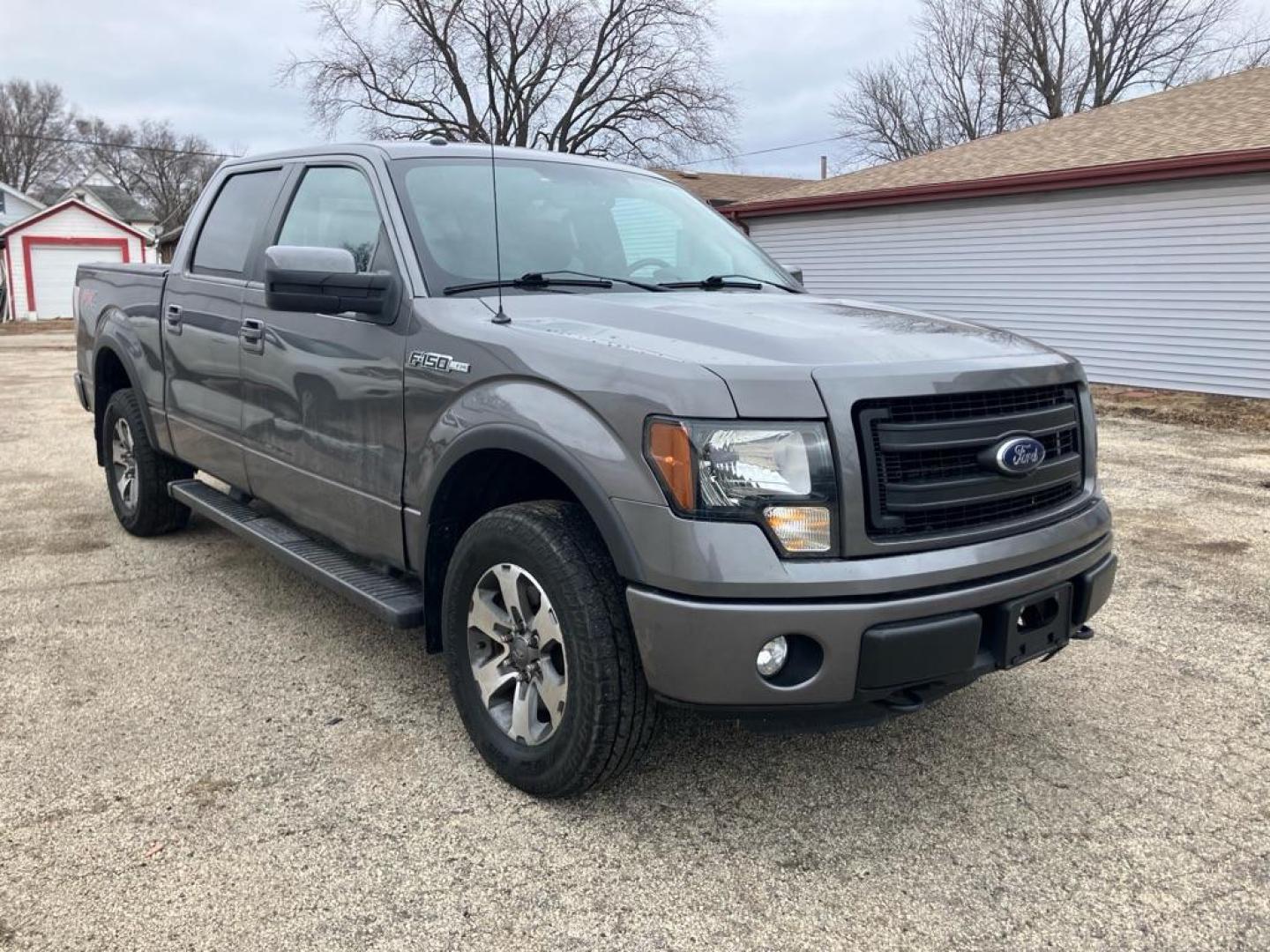 2014 GRAY FORD F150 SUPERCREW (1FTFW1EF0EF) with an 5.0L engine, Automatic transmission, located at 1708 Broadway, Rockford, IL, 61104, (815) 397-5010, 42.252522, -89.069359 - Photo#1