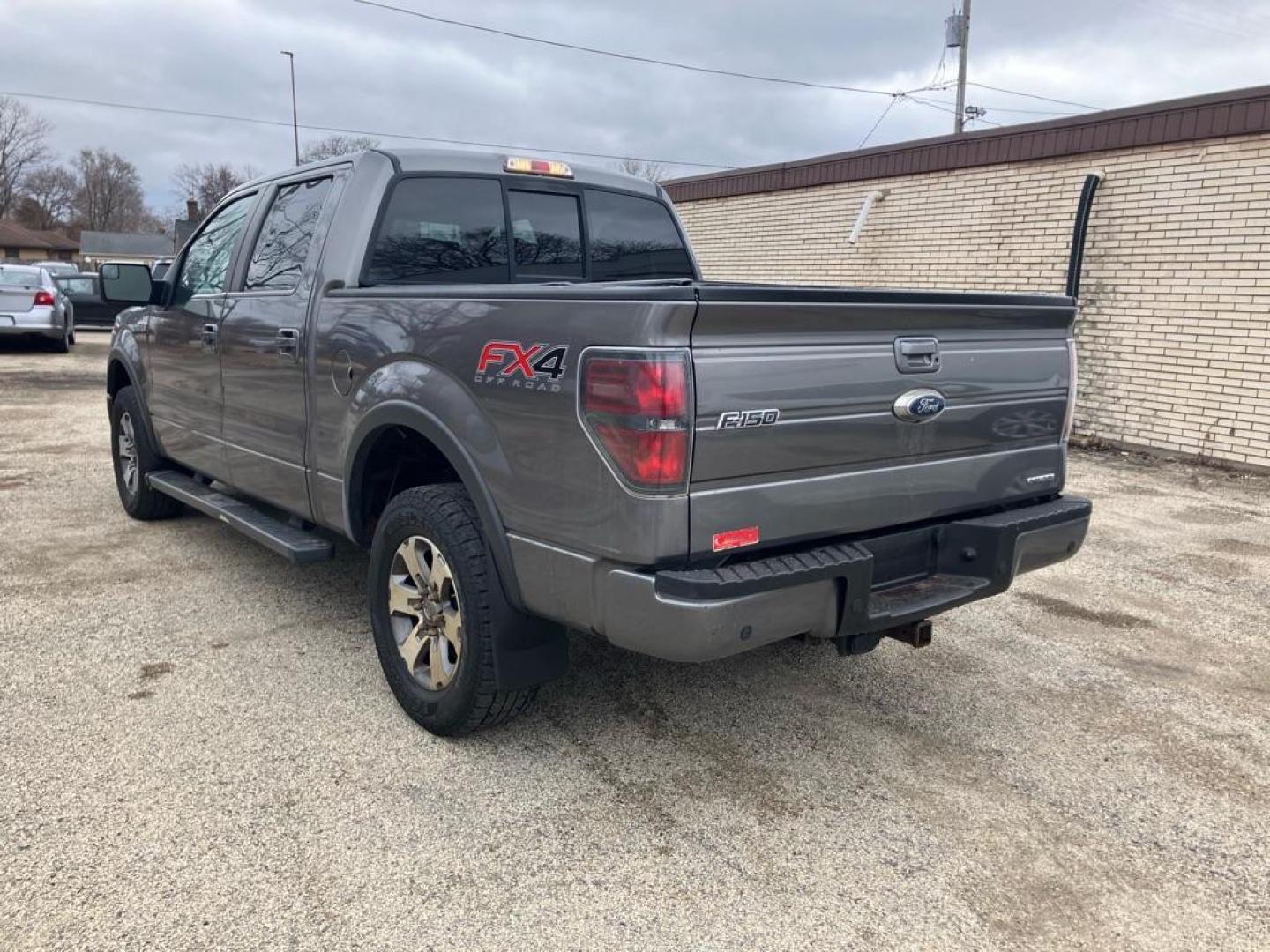 2014 GRAY FORD F150 SUPERCREW (1FTFW1EF0EF) with an 5.0L engine, Automatic transmission, located at 1708 Broadway, Rockford, IL, 61104, (815) 397-5010, 42.252522, -89.069359 - Photo#3