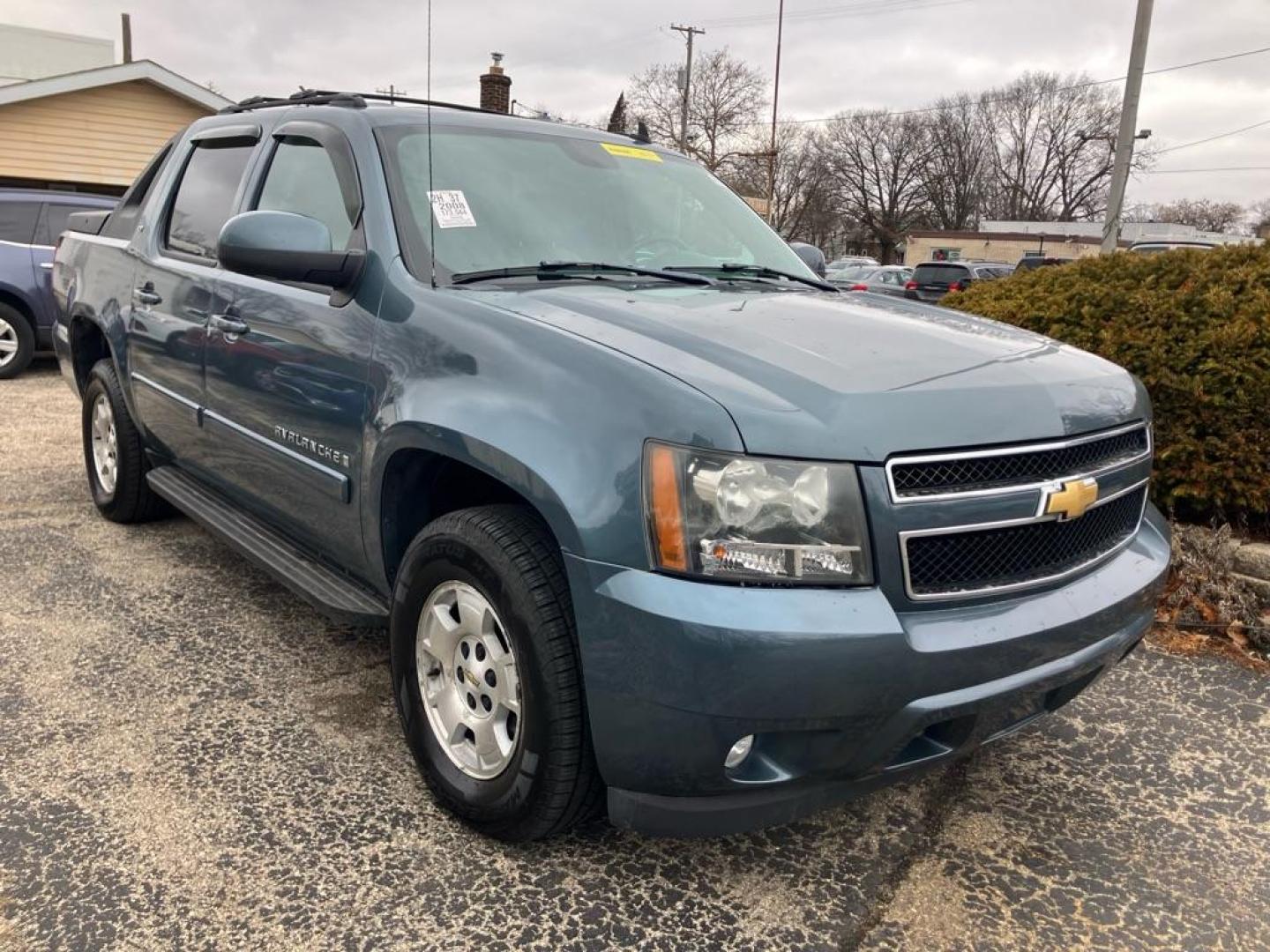 2008 BLUE CHEVROLET AVALANCHE 1500 (3GNFK12368G) with an 5.3L engine, Automatic transmission, located at 1708 Broadway, Rockford, IL, 61104, (815) 397-5010, 42.252522, -89.069359 - Photo#1