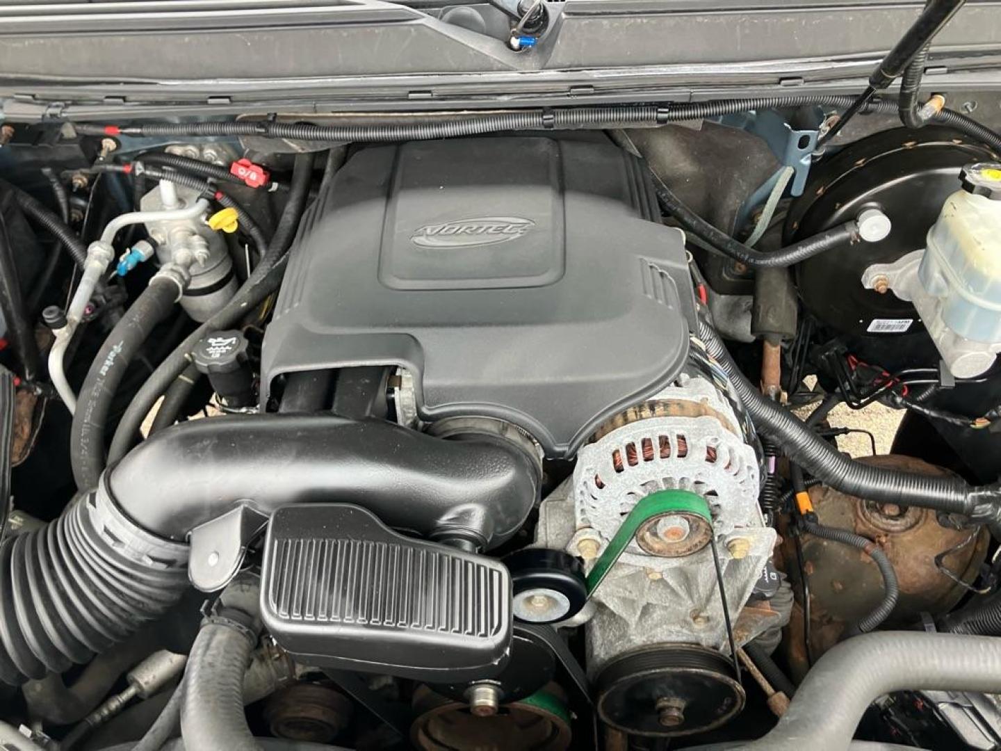 2008 BLUE CHEVROLET AVALANCHE 1500 (3GNFK12368G) with an 5.3L engine, Automatic transmission, located at 1708 Broadway, Rockford, IL, 61104, (815) 397-5010, 42.252522, -89.069359 - Photo#9