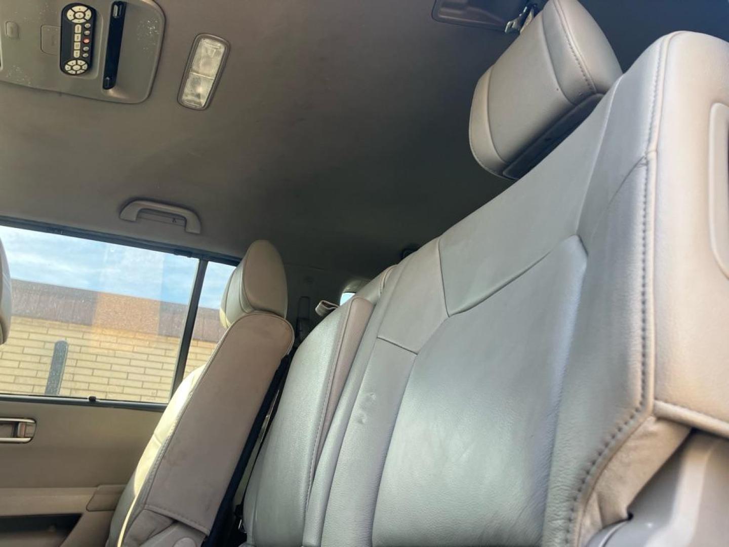 2012 BLACK HONDA PILOT TOURING (5FNYF4H98CB) with an 3.5L engine, Automatic transmission, located at 1708 Broadway, Rockford, IL, 61104, (815) 397-5010, 42.252522, -89.069359 - Photo#4