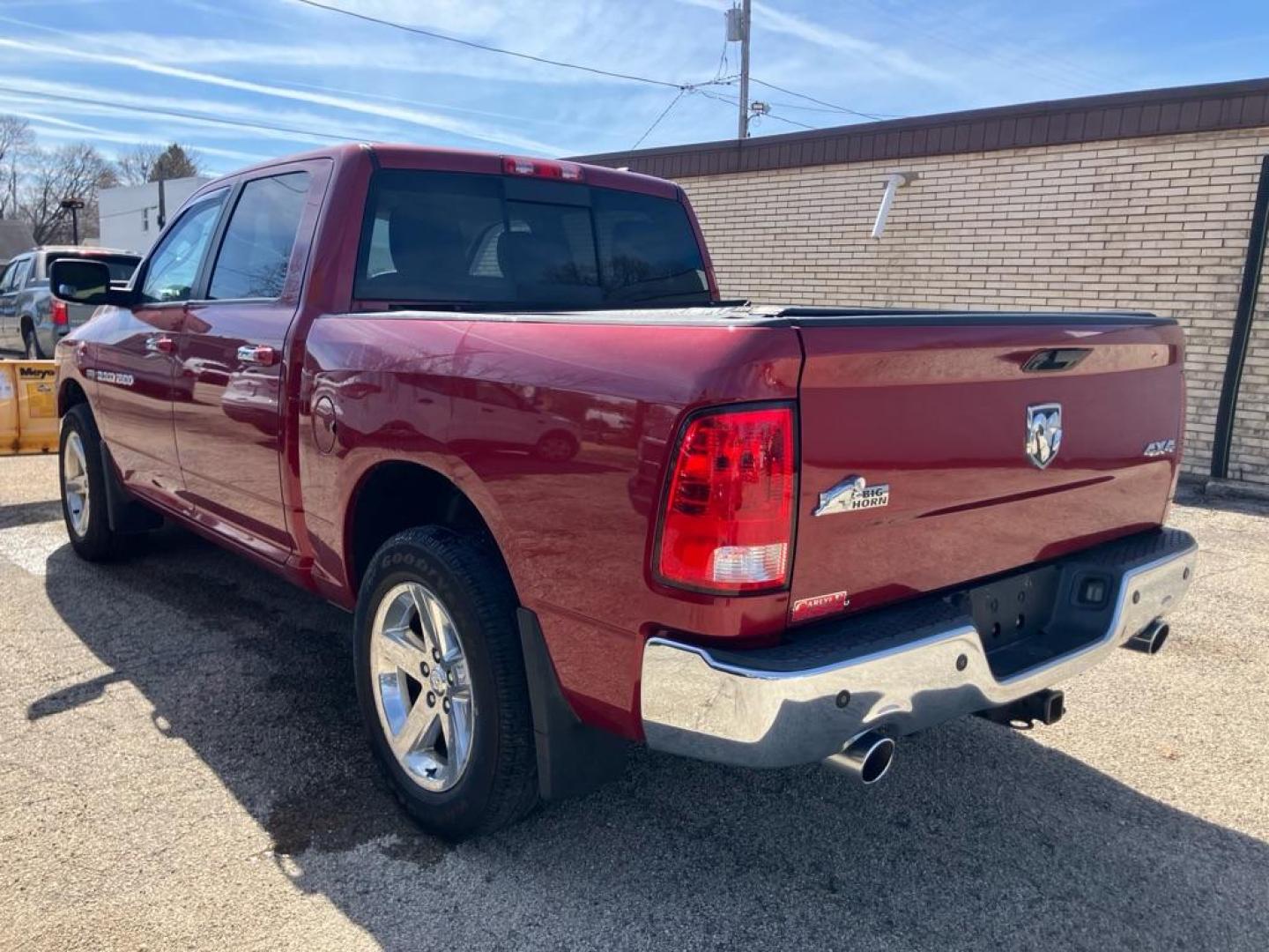 2012 RED DODGE RAM 1500 SLT (1C6RD7LT1CS) with an 5.7L engine, Automatic transmission, located at 1708 Broadway, Rockford, IL, 61104, (815) 397-5010, 42.252522, -89.069359 - Photo#5
