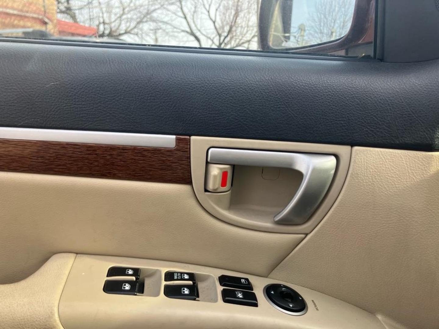 2009 MAROON HYUNDAI SANTA FE SE (5NMSH13E09H) with an 3.3L engine, Automatic transmission, located at 1708 Broadway, Rockford, IL, 61104, (815) 397-5010, 42.252522, -89.069359 - Photo#6