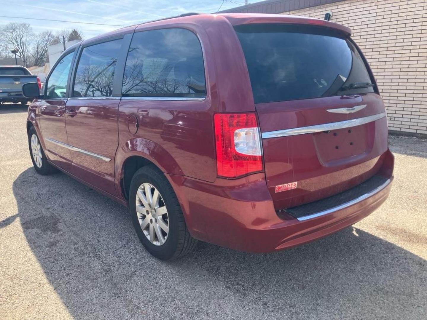 2012 RED CHRYSLER TOWN and COUNTRY TOURING (2C4RC1BG1CR) with an 3.6L engine, Automatic transmission, located at 1708 Broadway, Rockford, IL, 61104, (815) 397-5010, 42.252522, -89.069359 - Photo#3
