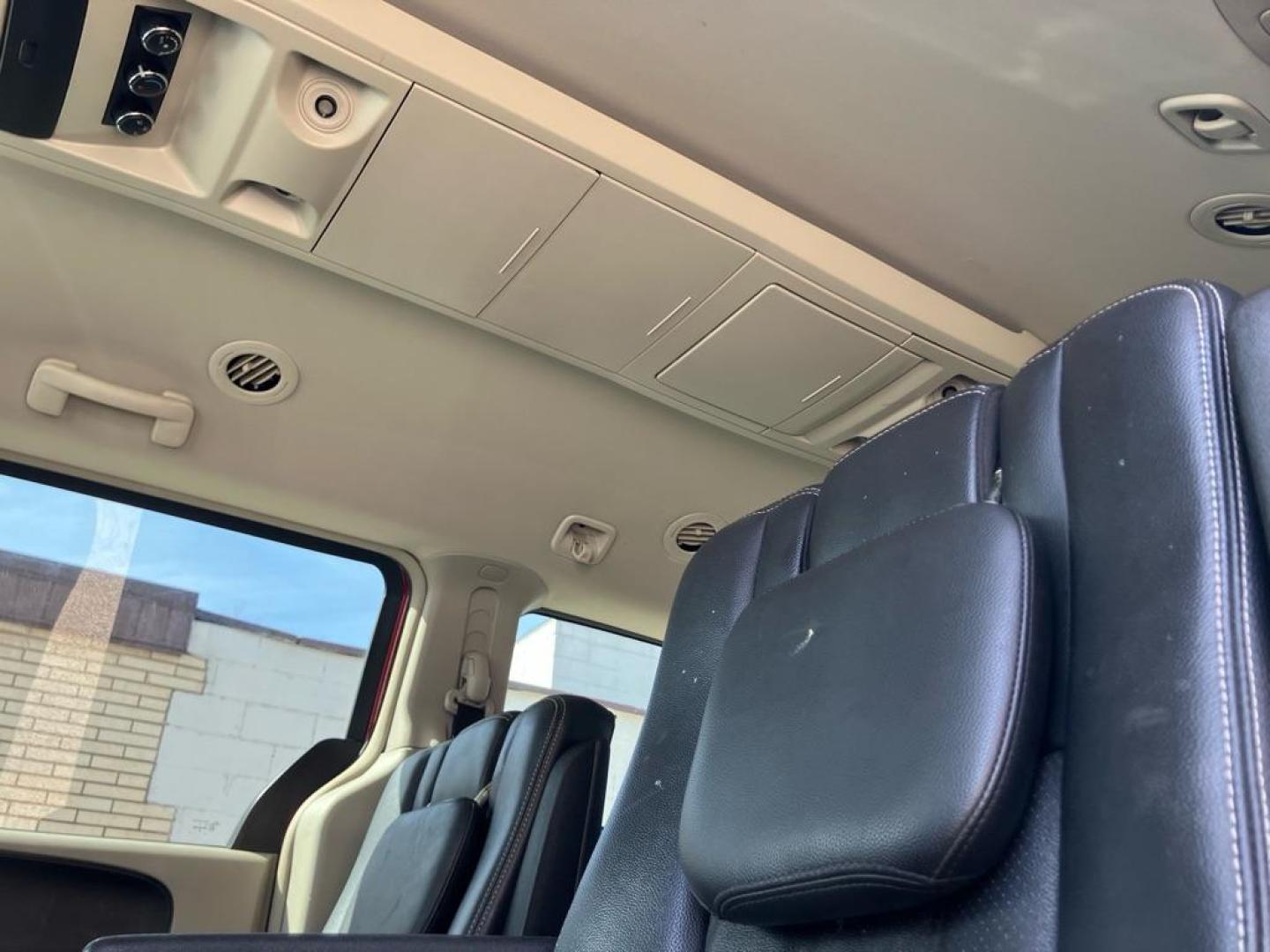 2012 RED CHRYSLER TOWN and COUNTRY TOURING (2C4RC1BG1CR) with an 3.6L engine, Automatic transmission, located at 1708 Broadway, Rockford, IL, 61104, (815) 397-5010, 42.252522, -89.069359 - Photo#5