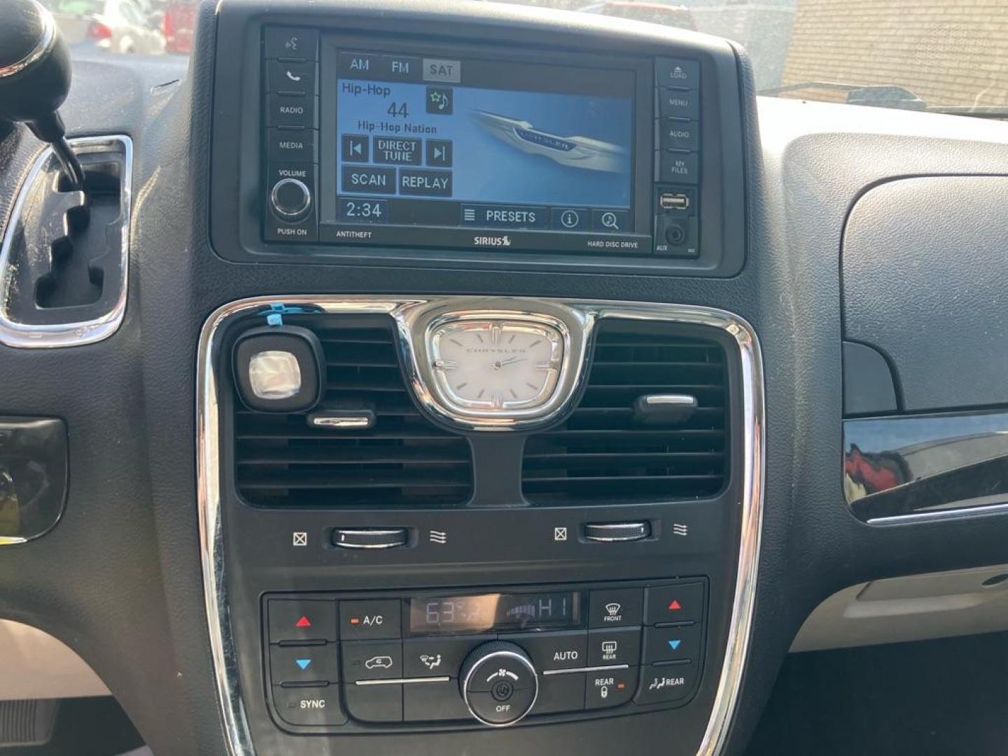 2012 RED CHRYSLER TOWN and COUNTRY TOURING (2C4RC1BG1CR) with an 3.6L engine, Automatic transmission, located at 1708 Broadway, Rockford, IL, 61104, (815) 397-5010, 42.252522, -89.069359 - Photo#9