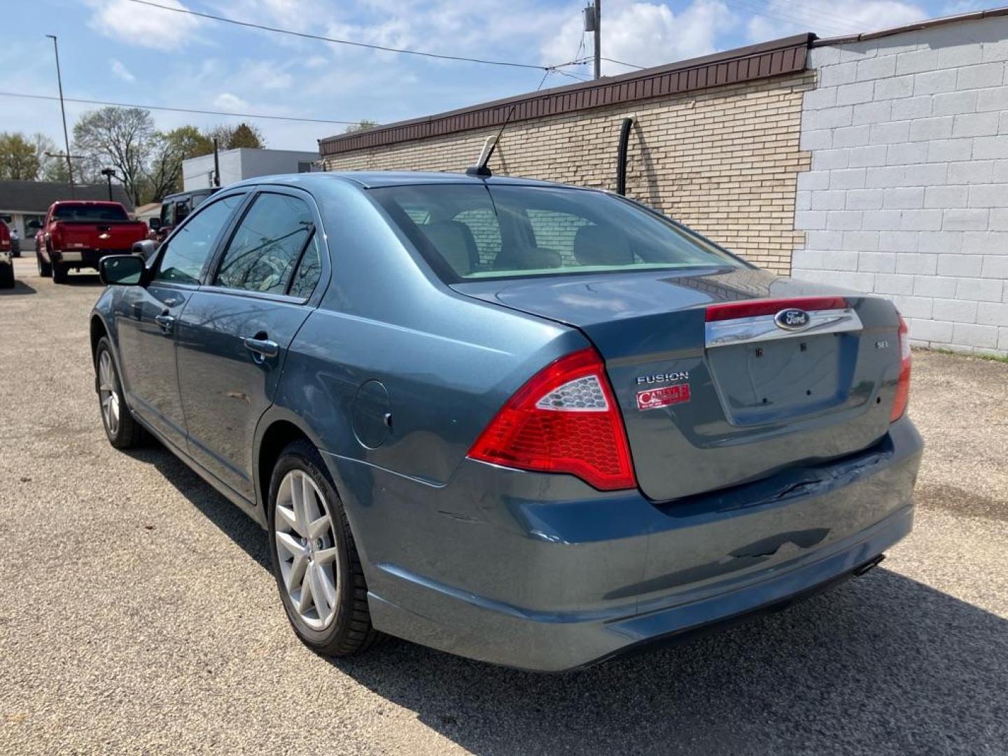 2011 BLUE FORD FUSION SEL (3FAHP0JA2BR) with an 2.5L engine, Automatic transmission, located at 1708 Broadway, Rockford, IL, 61104, (815) 397-5010, 42.252522, -89.069359 - Photo#3