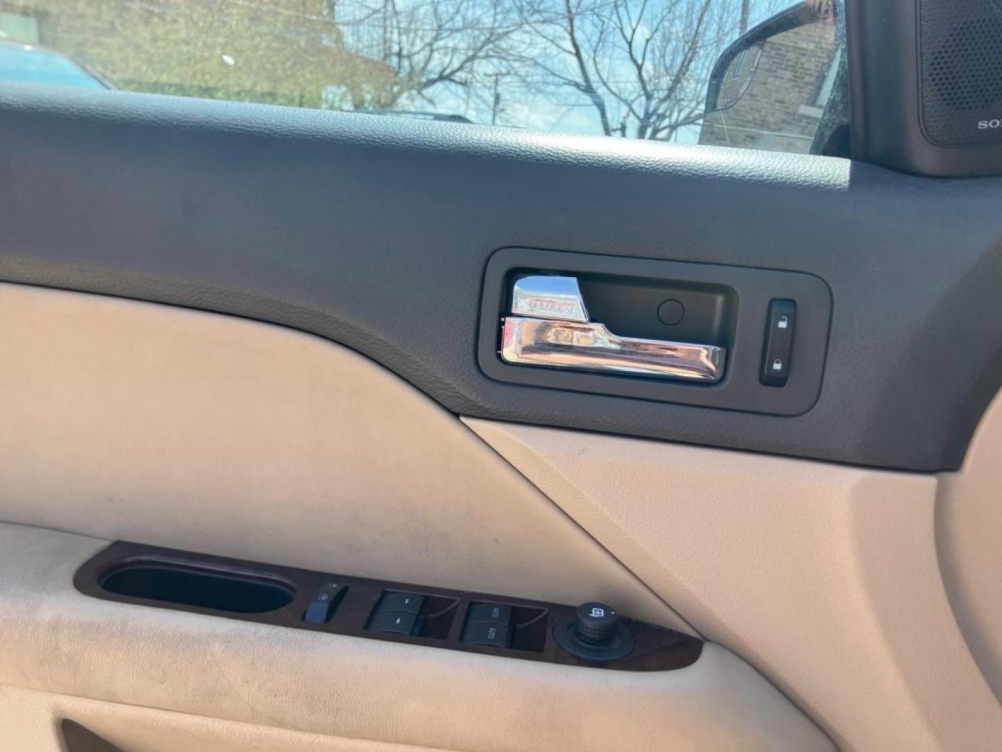 2011 BLUE FORD FUSION SEL (3FAHP0JA2BR) with an 2.5L engine, Automatic transmission, located at 1708 Broadway, Rockford, IL, 61104, (815) 397-5010, 42.252522, -89.069359 - Photo#6