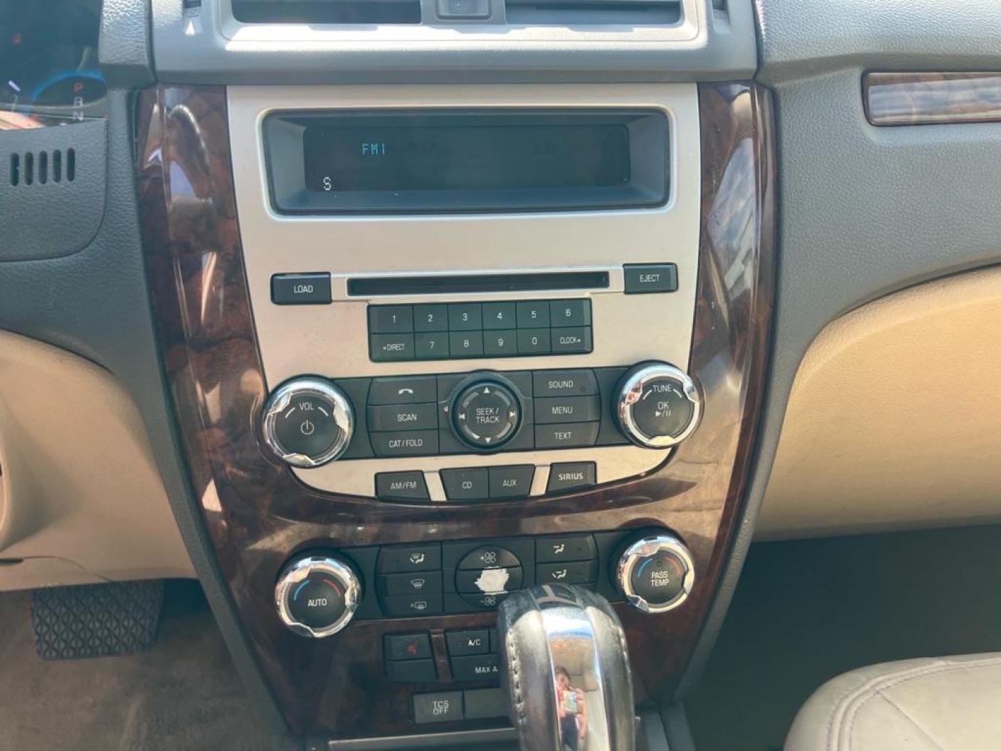 2011 BLUE FORD FUSION SEL (3FAHP0JA2BR) with an 2.5L engine, Automatic transmission, located at 1708 Broadway, Rockford, IL, 61104, (815) 397-5010, 42.252522, -89.069359 - Photo#8