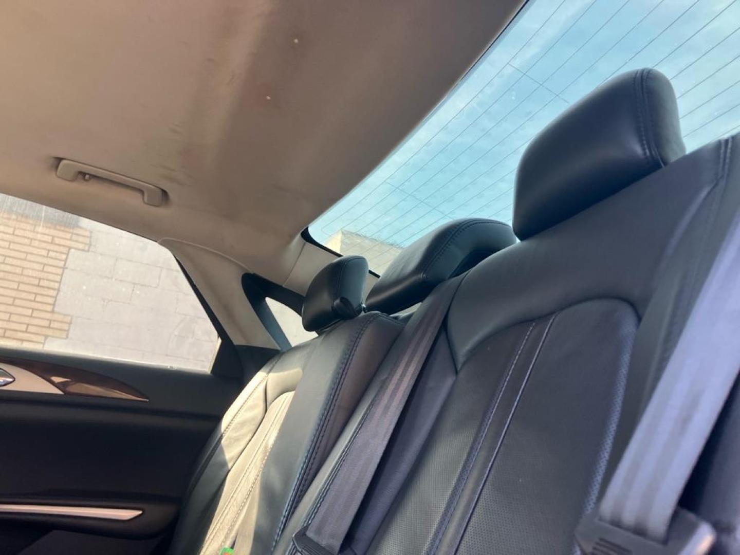 2014 RED LINCOLN MKZ (3LN6L2GK1ER) with an 3.7L engine, Automatic transmission, located at 1708 Broadway, Rockford, IL, 61104, (815) 397-5010, 42.252522, -89.069359 - Photo#4