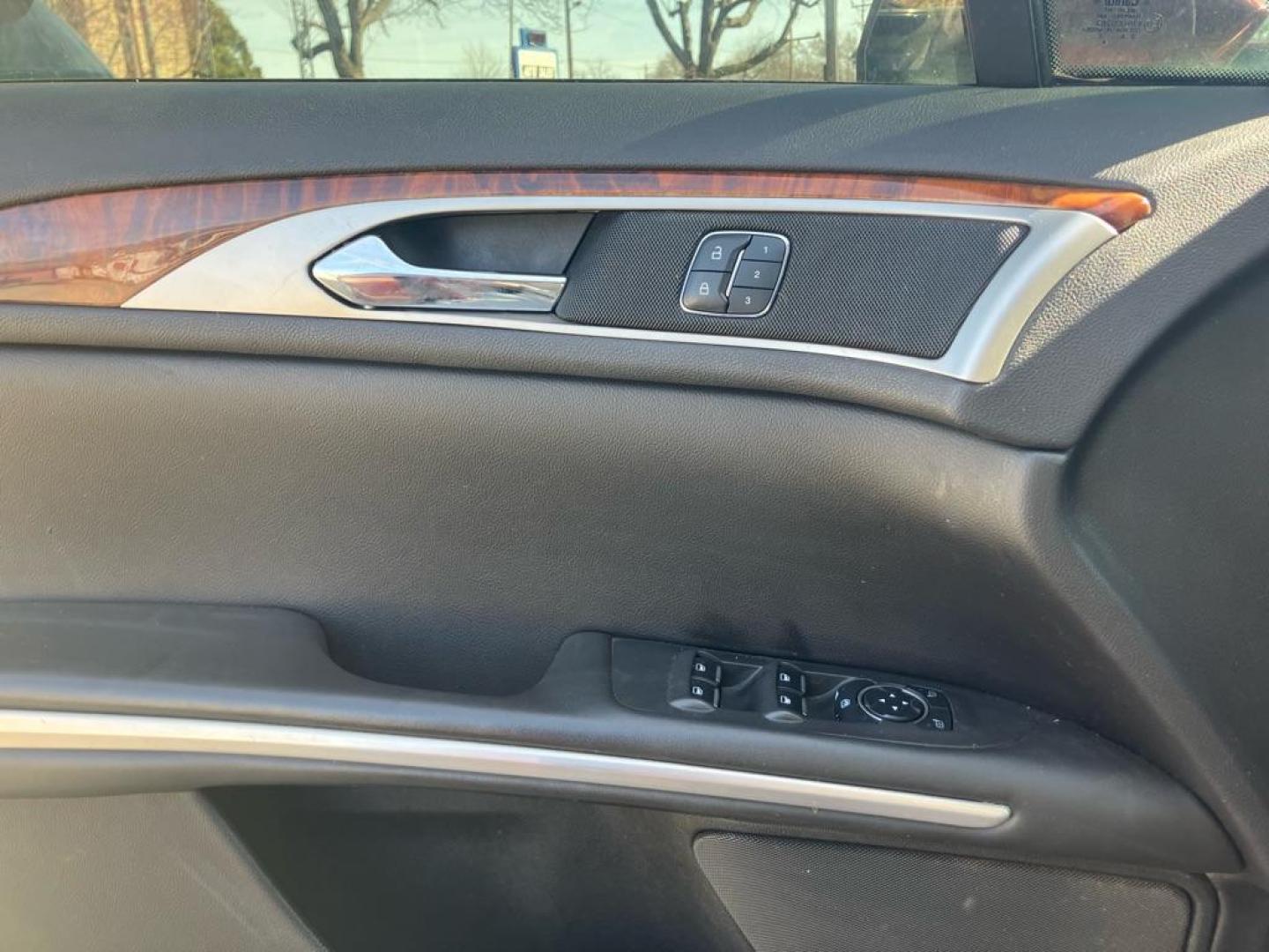 2014 RED LINCOLN MKZ (3LN6L2GK1ER) with an 3.7L engine, Automatic transmission, located at 1708 Broadway, Rockford, IL, 61104, (815) 397-5010, 42.252522, -89.069359 - Photo#6