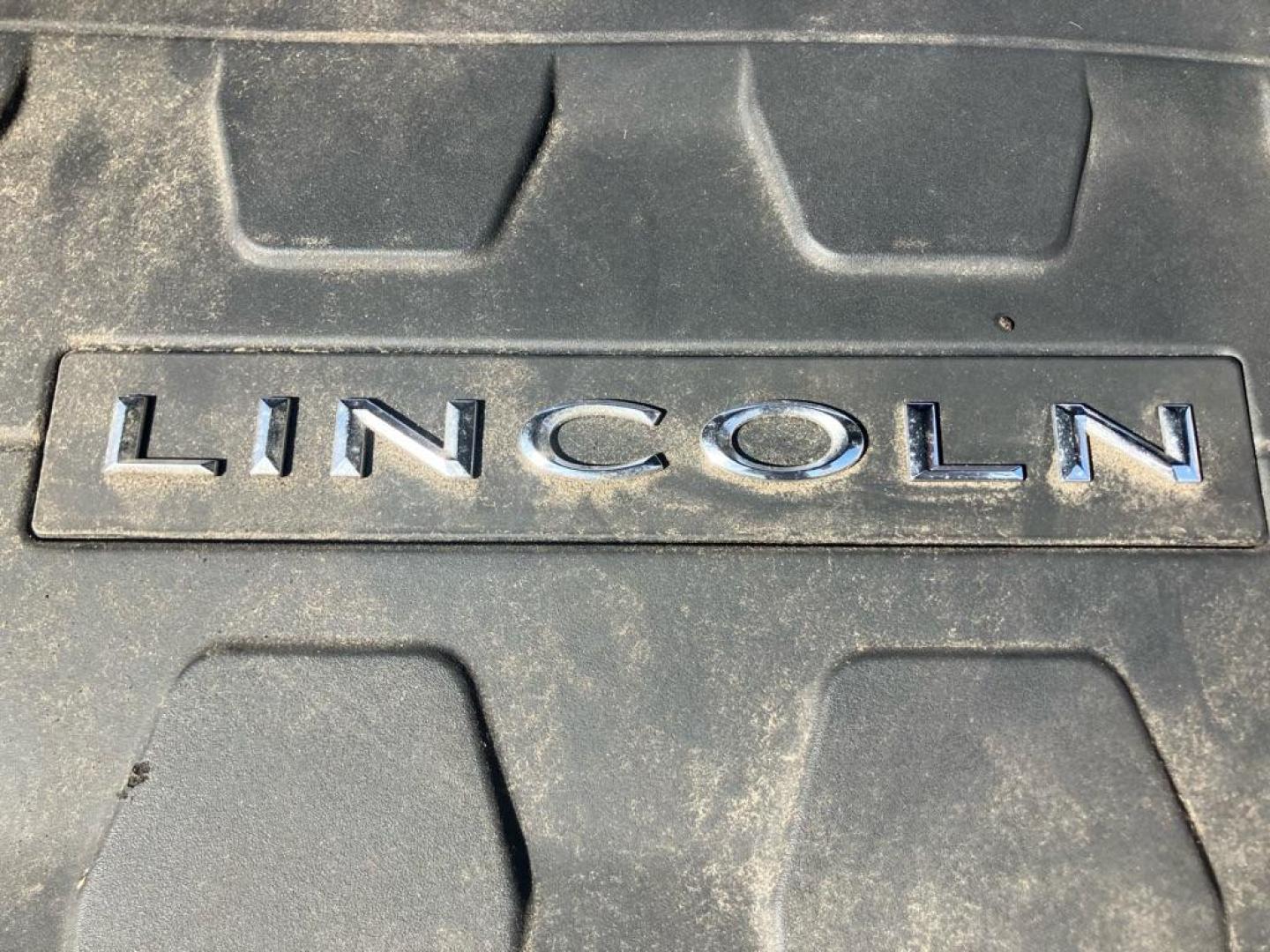 2014 RED LINCOLN MKZ (3LN6L2GK1ER) with an 3.7L engine, Automatic transmission, located at 1708 Broadway, Rockford, IL, 61104, (815) 397-5010, 42.252522, -89.069359 - Photo#9